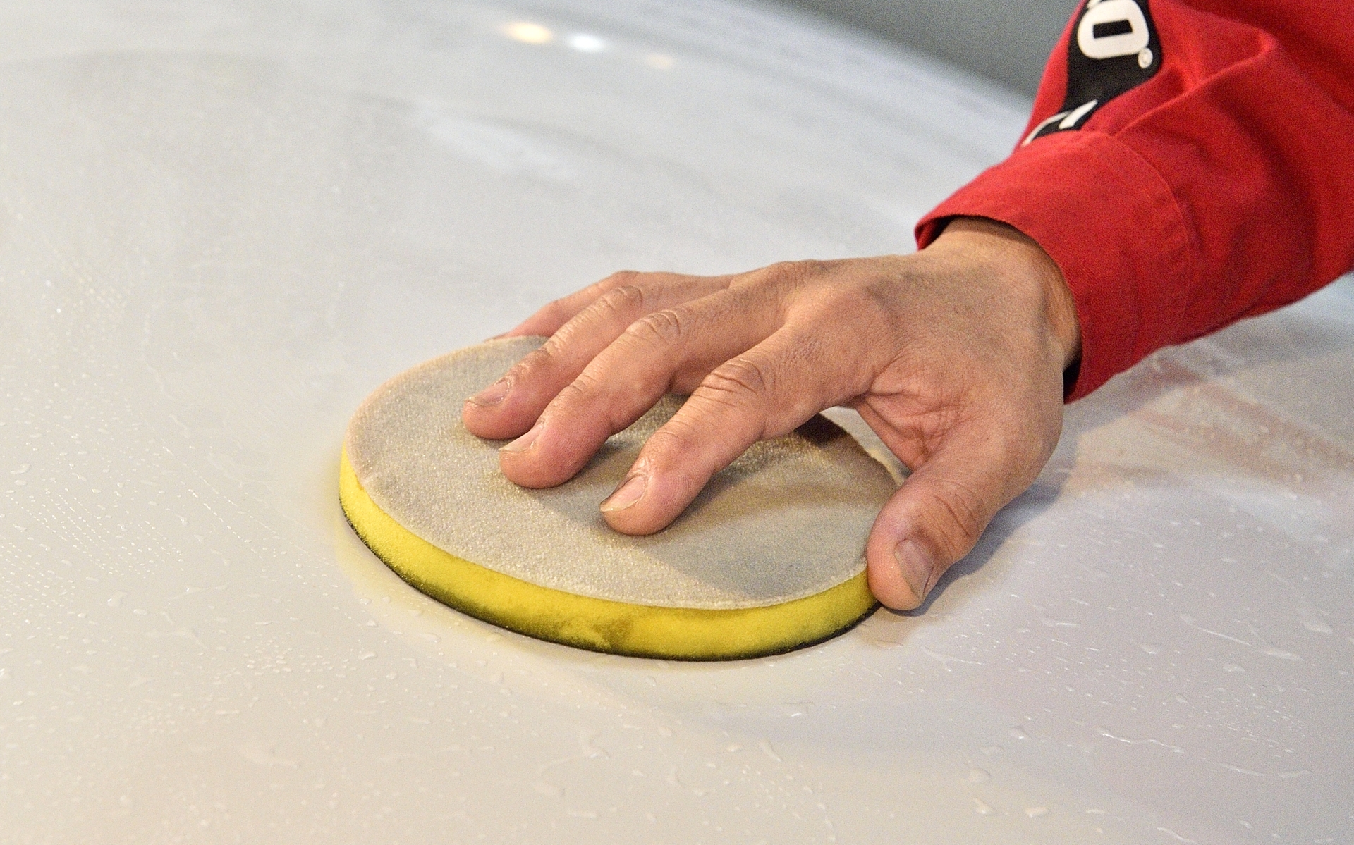 仕上がりを左右するので表面処理はとても重要な作業