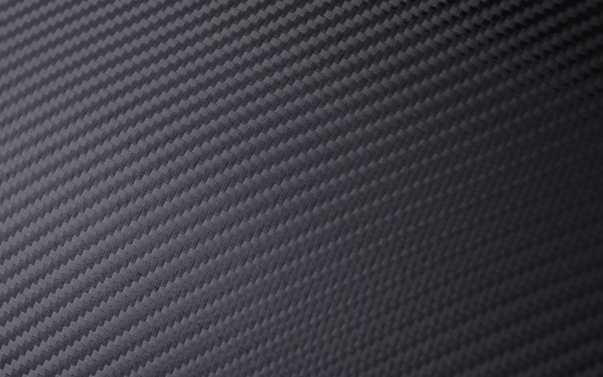 カーボンのような立体的なテクスチャー処理のあるフィルムなら、ほぼ分からなくなる