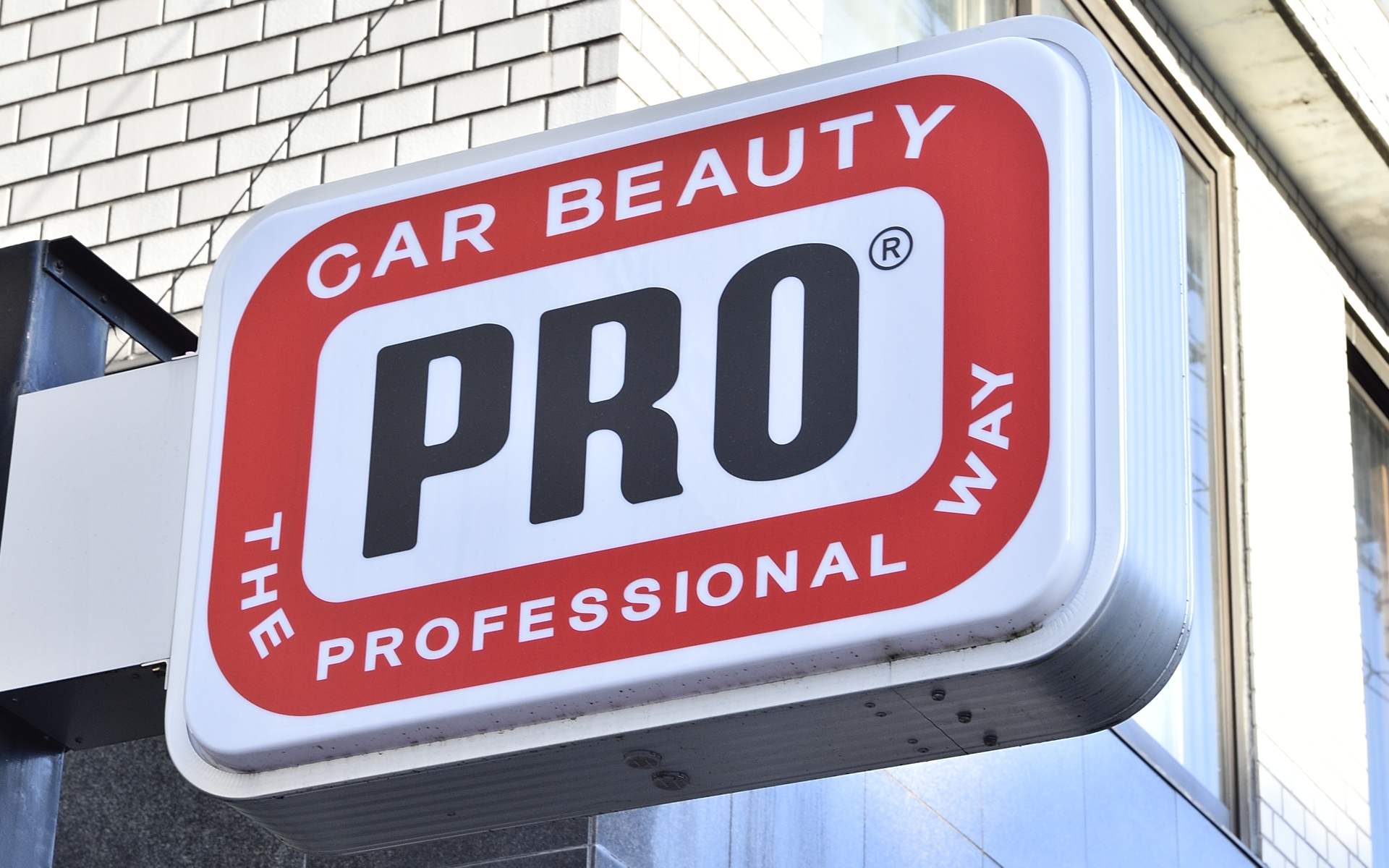 カービューティープロのWebページには「<a href="https://www.cbp.co.jp/proshop/" class="n" target="_blank">プロショップ検索</a>」があり、用途ごとにショップの絞り込み検索ができる