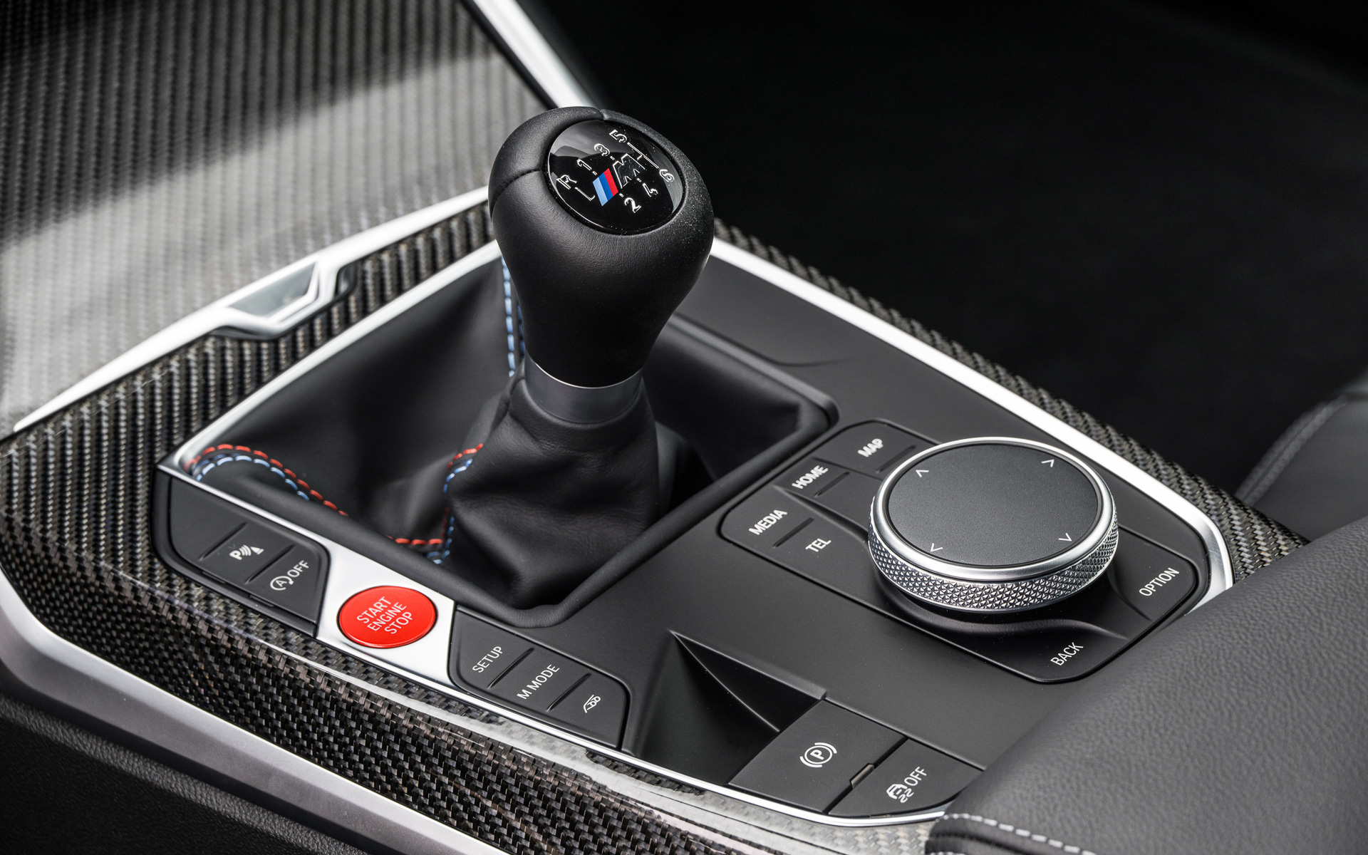 トランスミッションは8速ATと6速MTを用意