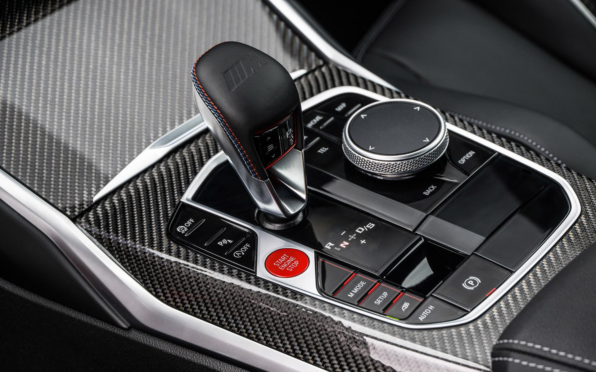 トランスミッションは8速ATと6速MTを用意