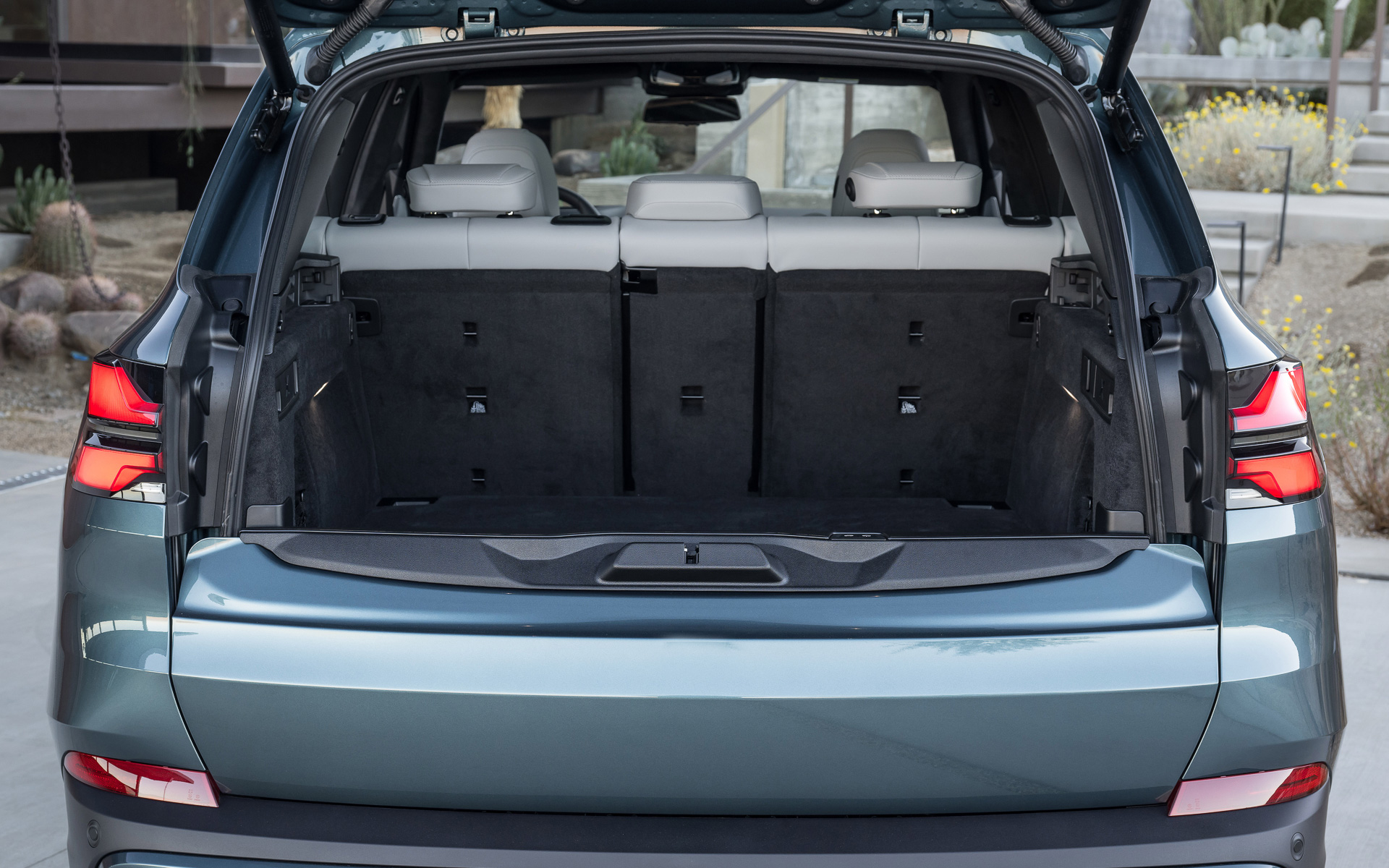 新型X5のラゲッジスペース