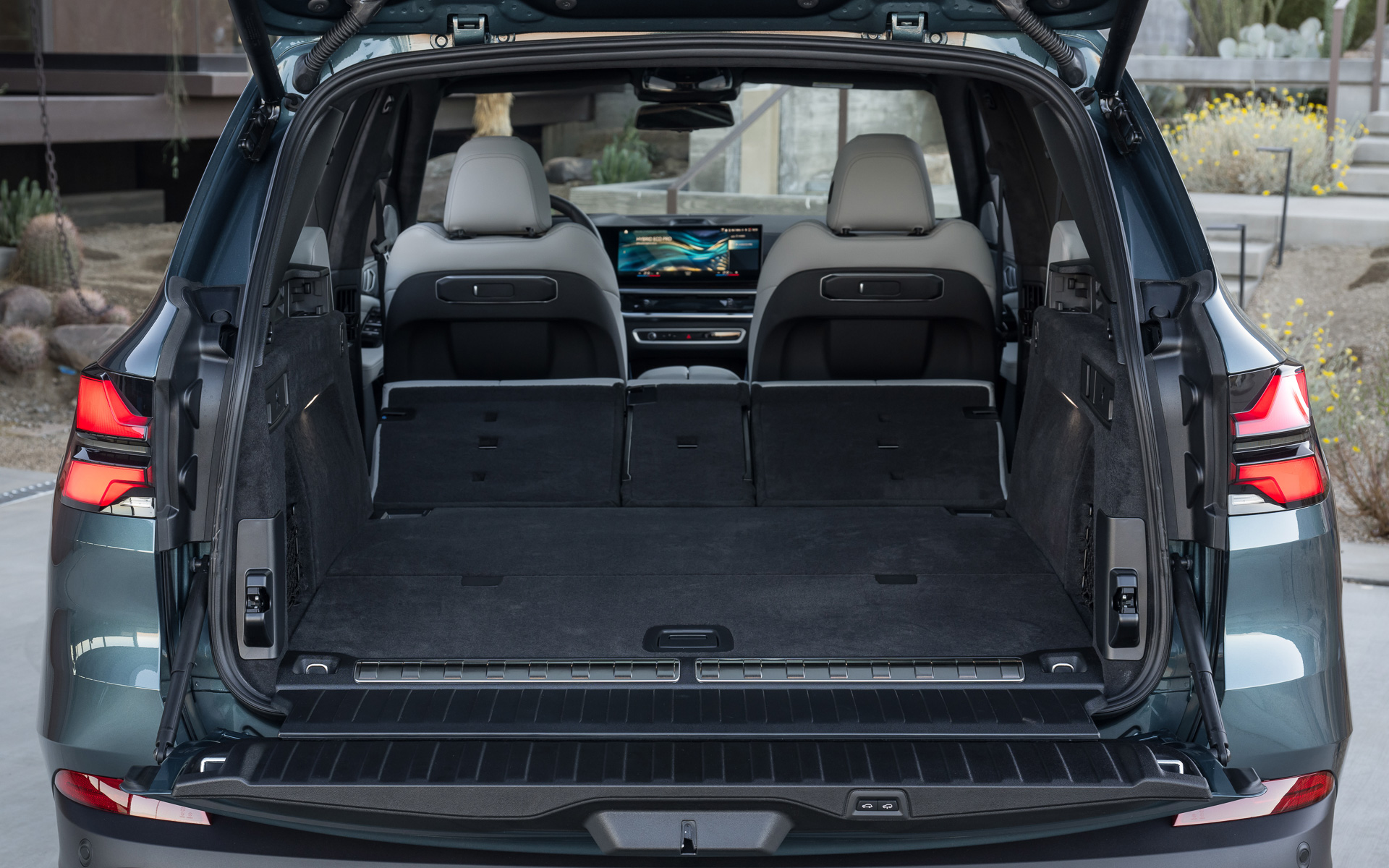 新型X5のラゲッジスペース
