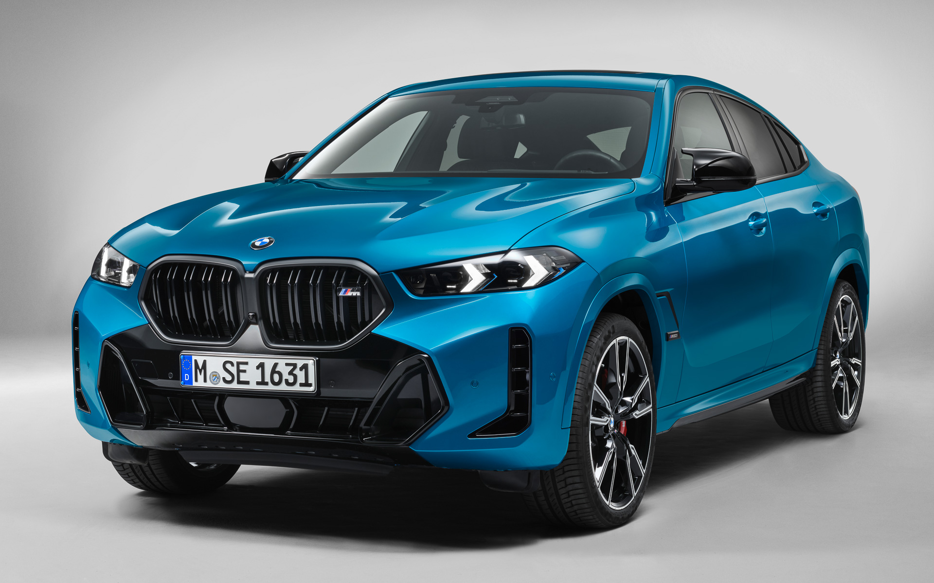 クーペスタイルが特徴のX6