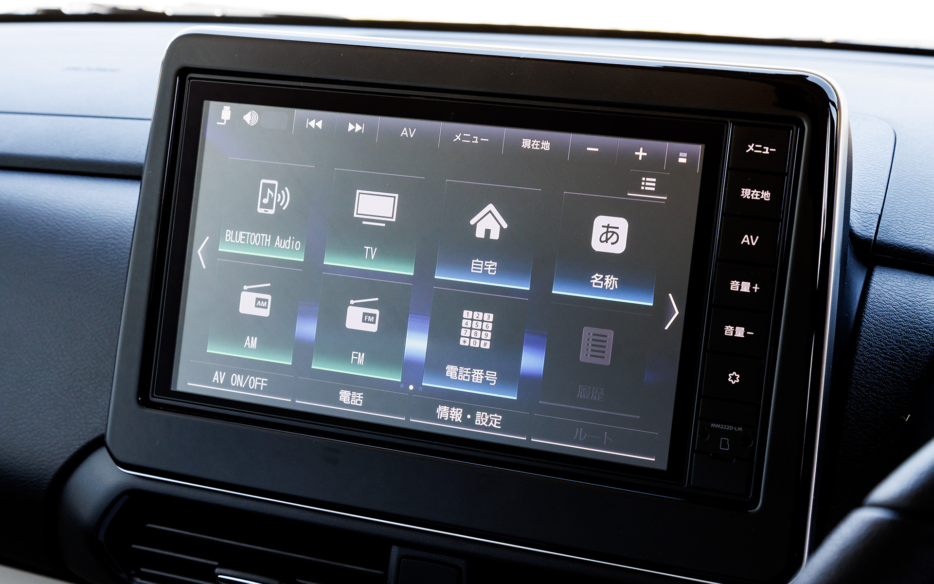 全車オーディオレス仕様が標準。撮影車両はオプションの9型ナビゲーションを装着