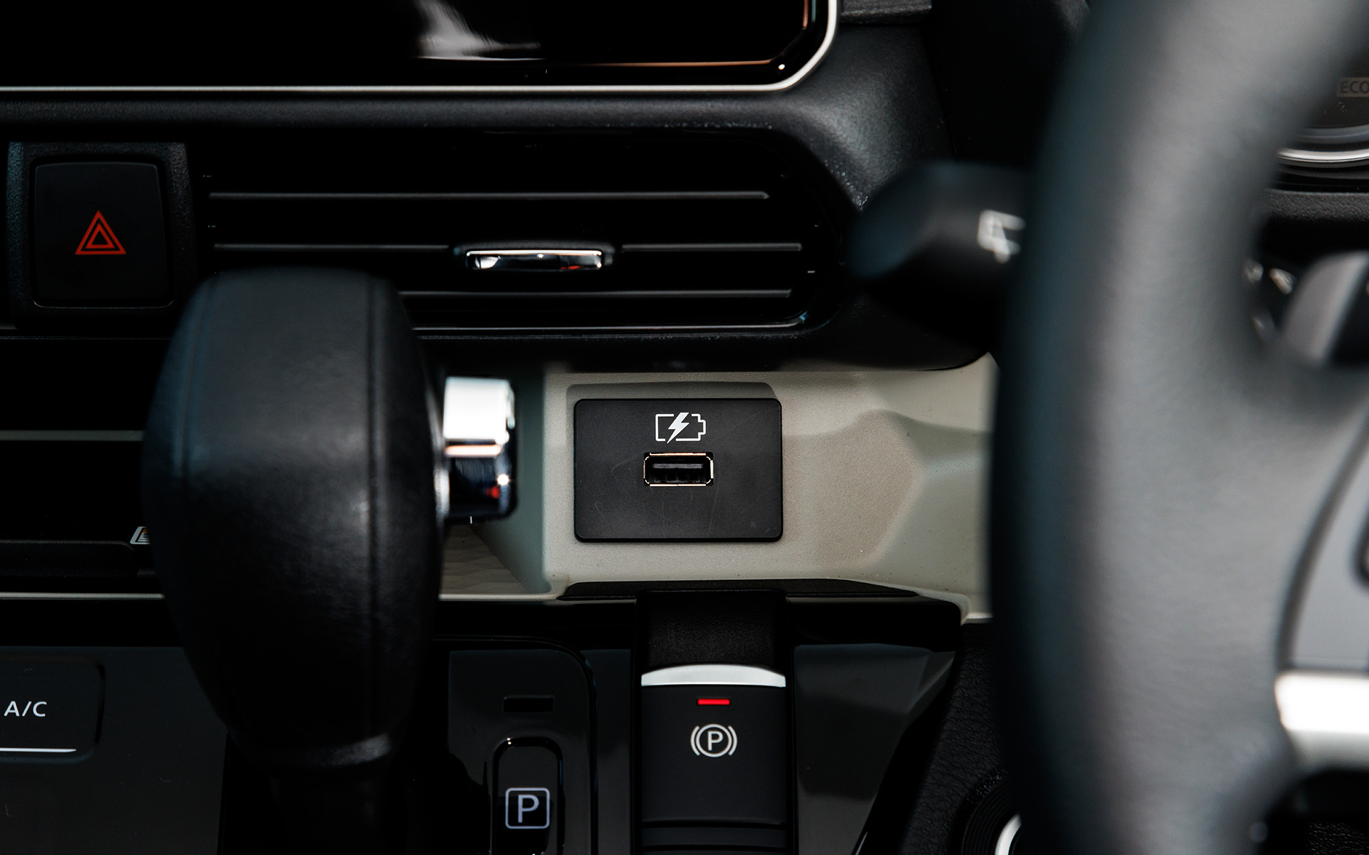 ビルトインUSBポートはオプション