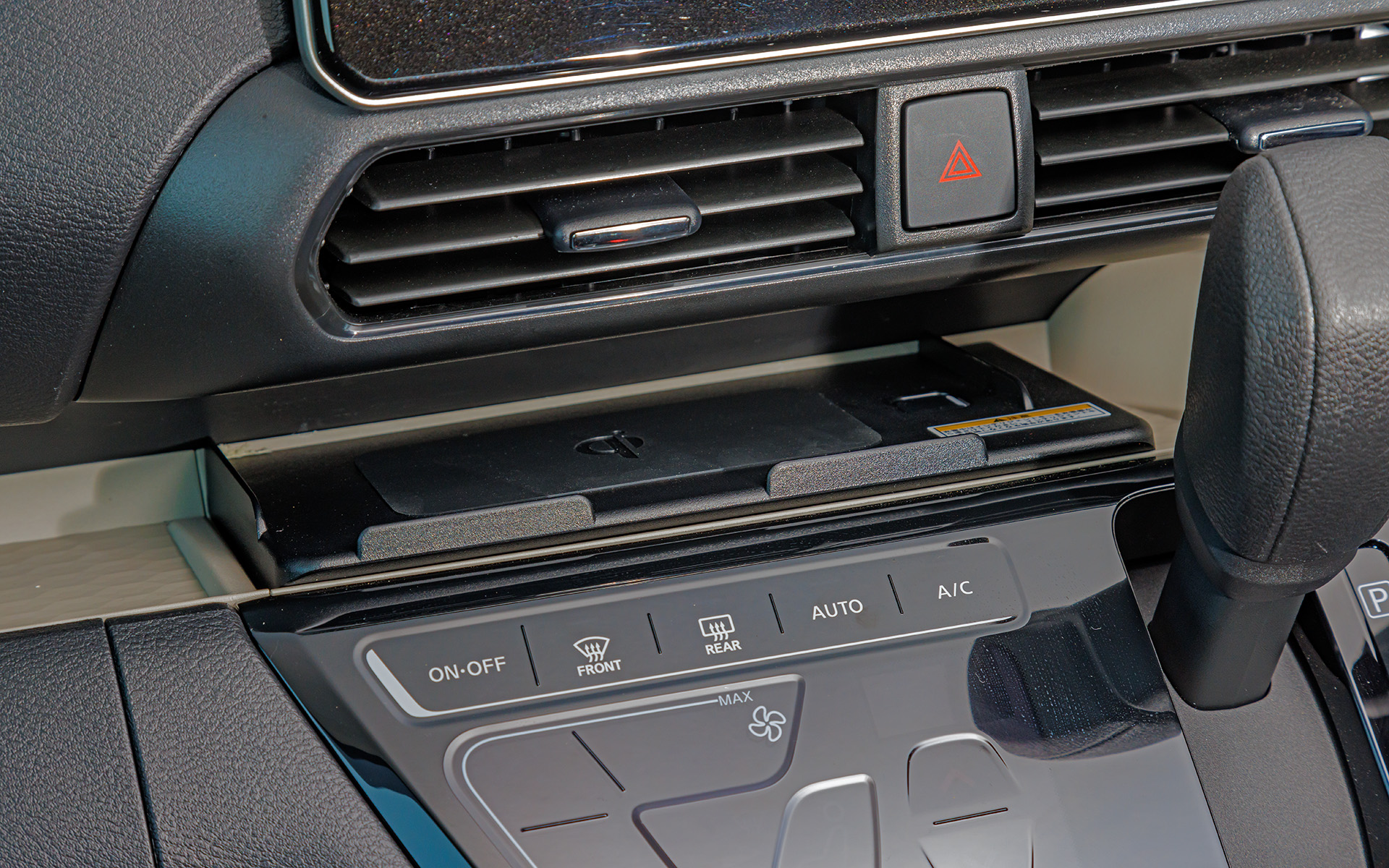 ワイヤレスチャージャーもオプション