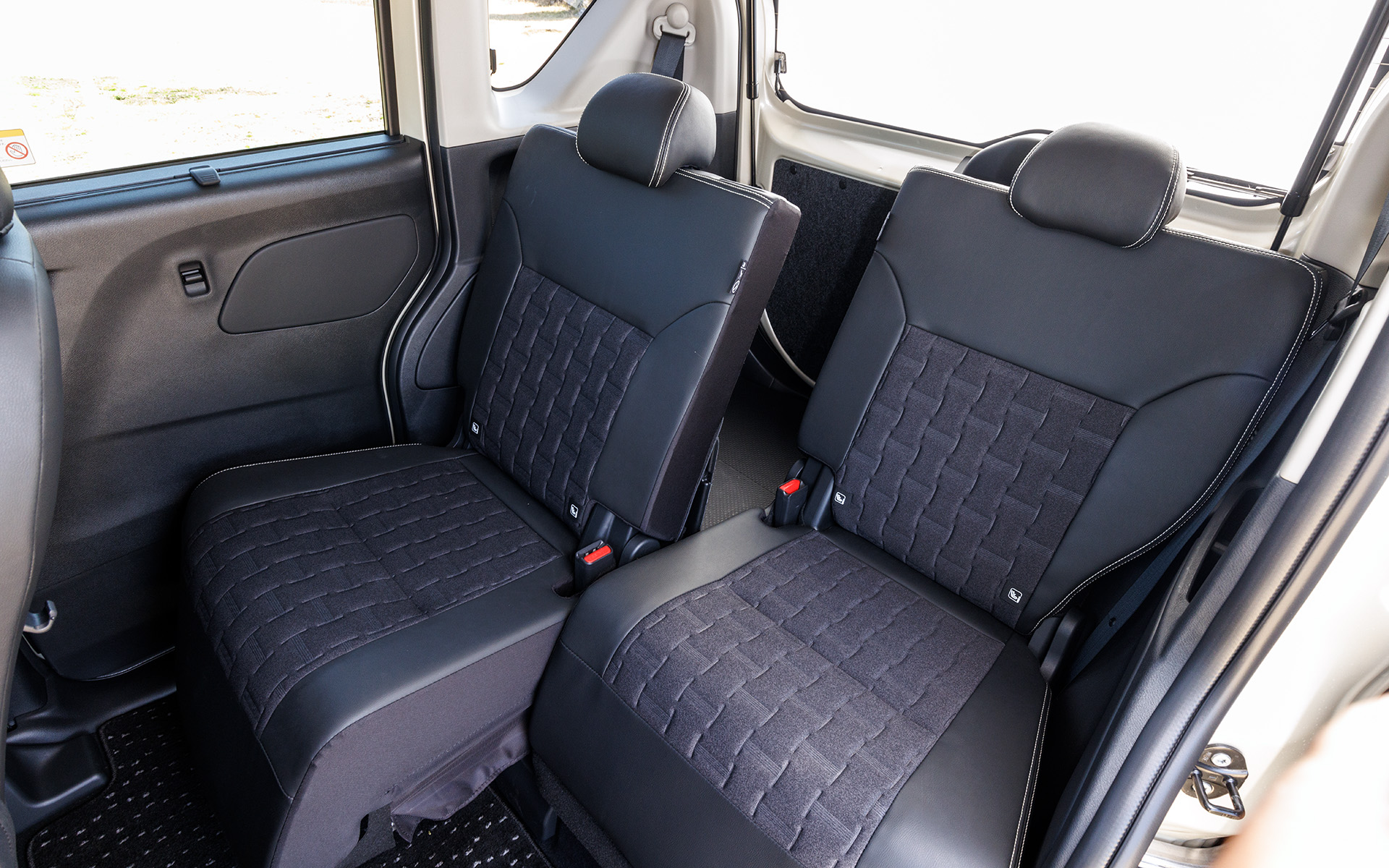 左右独立してスライドが可能