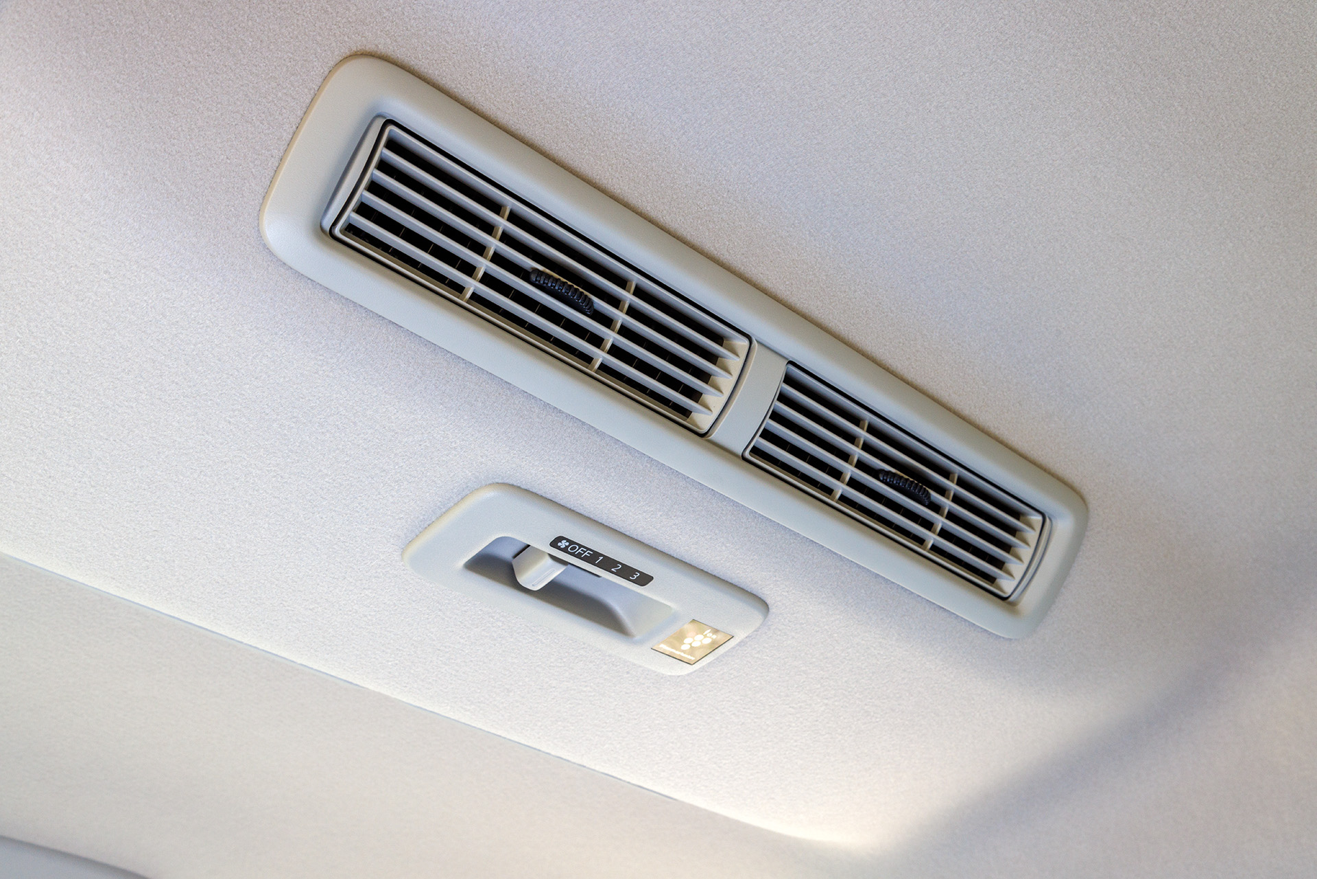 プラズマクラスター付で風量調整も可能