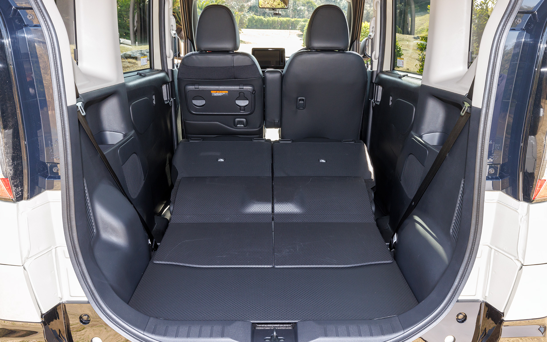 ラゲッジスペースはリアシートアレンジの組み合わせで多彩なシチュエーションに対応