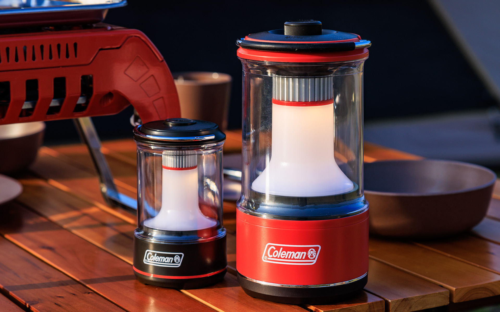 発売日前日までに注文すると写真のオリジナル「コールマン×DELICA MINI コラボLEDランタン（大小セット）」やサイドアンダーでカール、5万円分のディーラーオプションがプレゼントされる