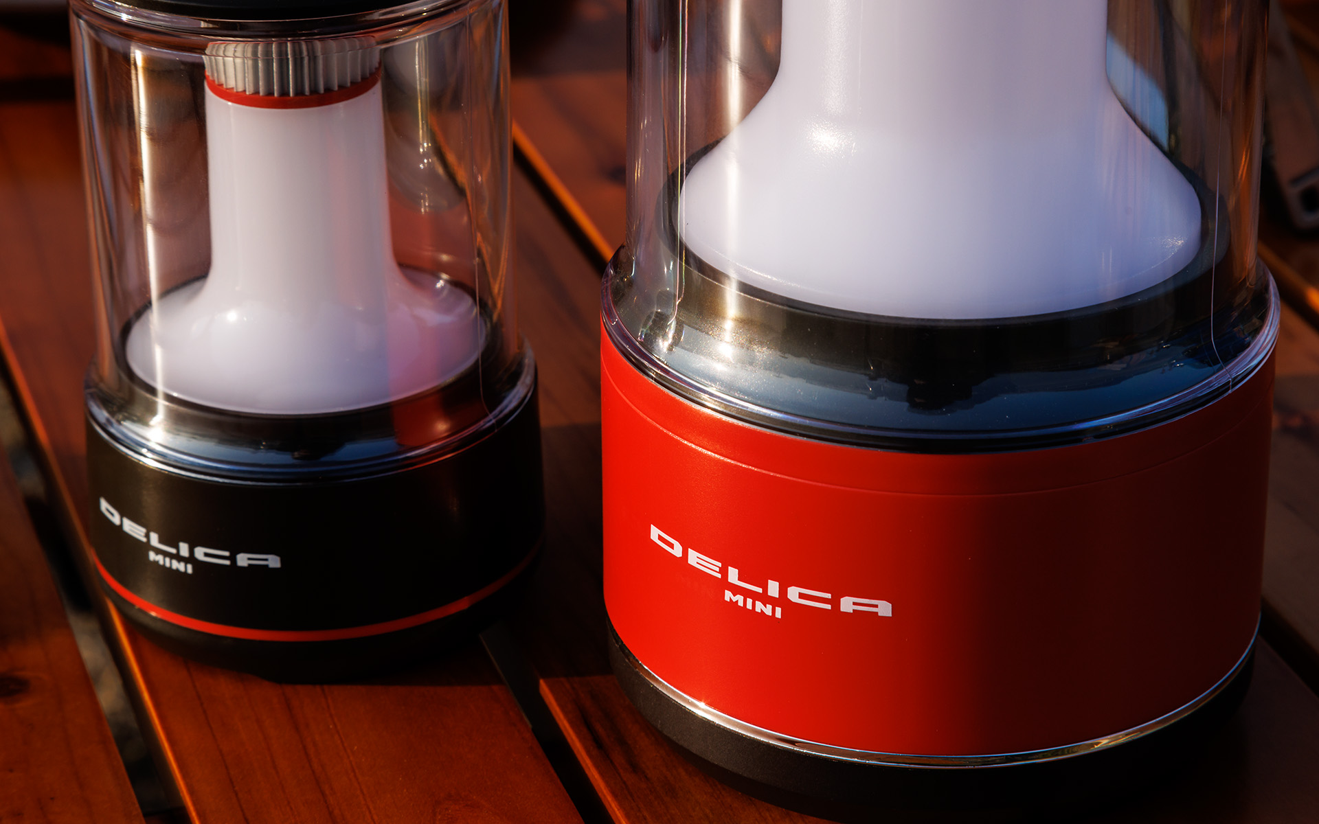 発売日前日までに注文すると写真のオリジナル「コールマン×DELICA MINI コラボLEDランタン（大小セット）」やサイドアンダーでカール、5万円分のディーラーオプションがプレゼントされる