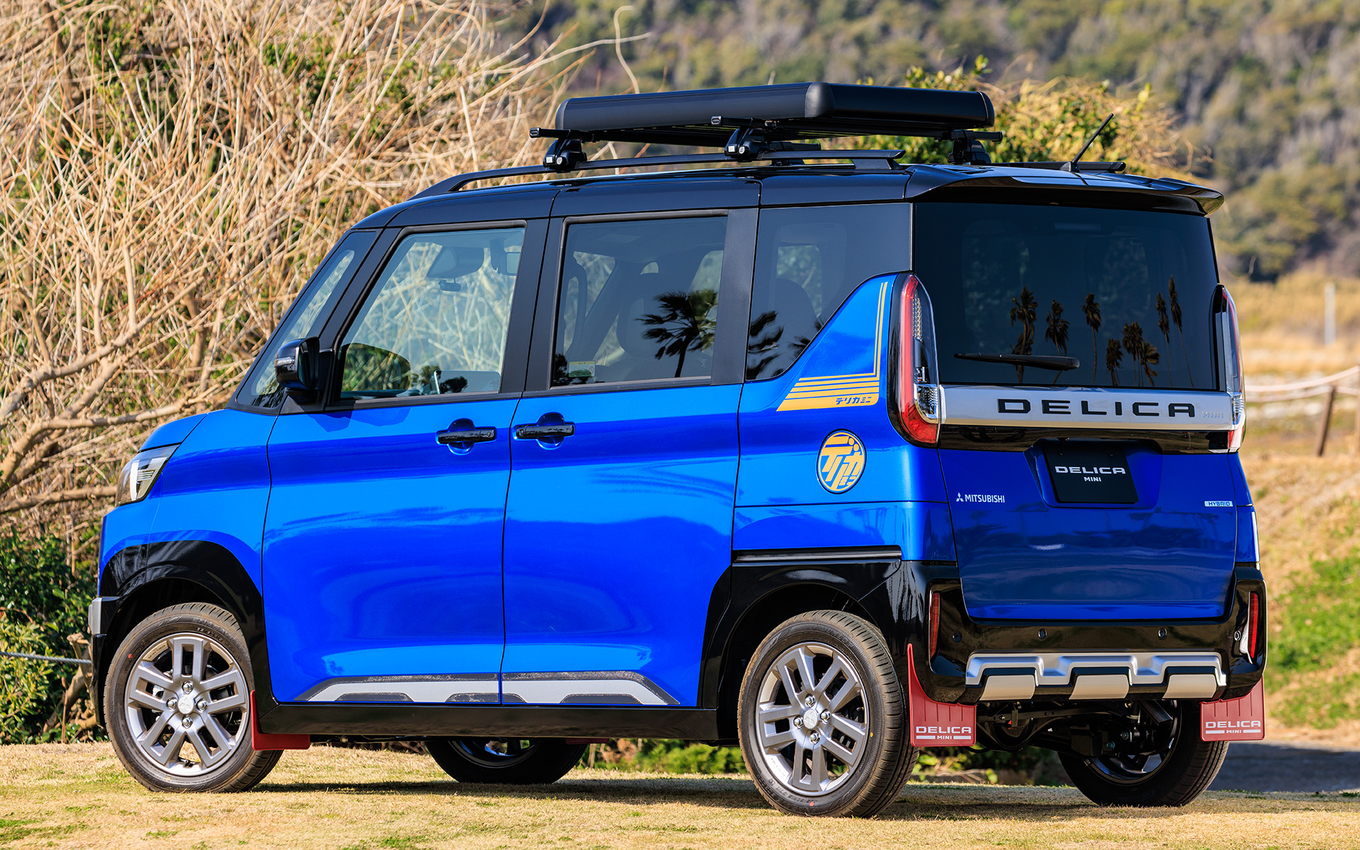 オプション装着車。ボディカラーはライトニングブルーマイカ×ブラックマイカの2トーン