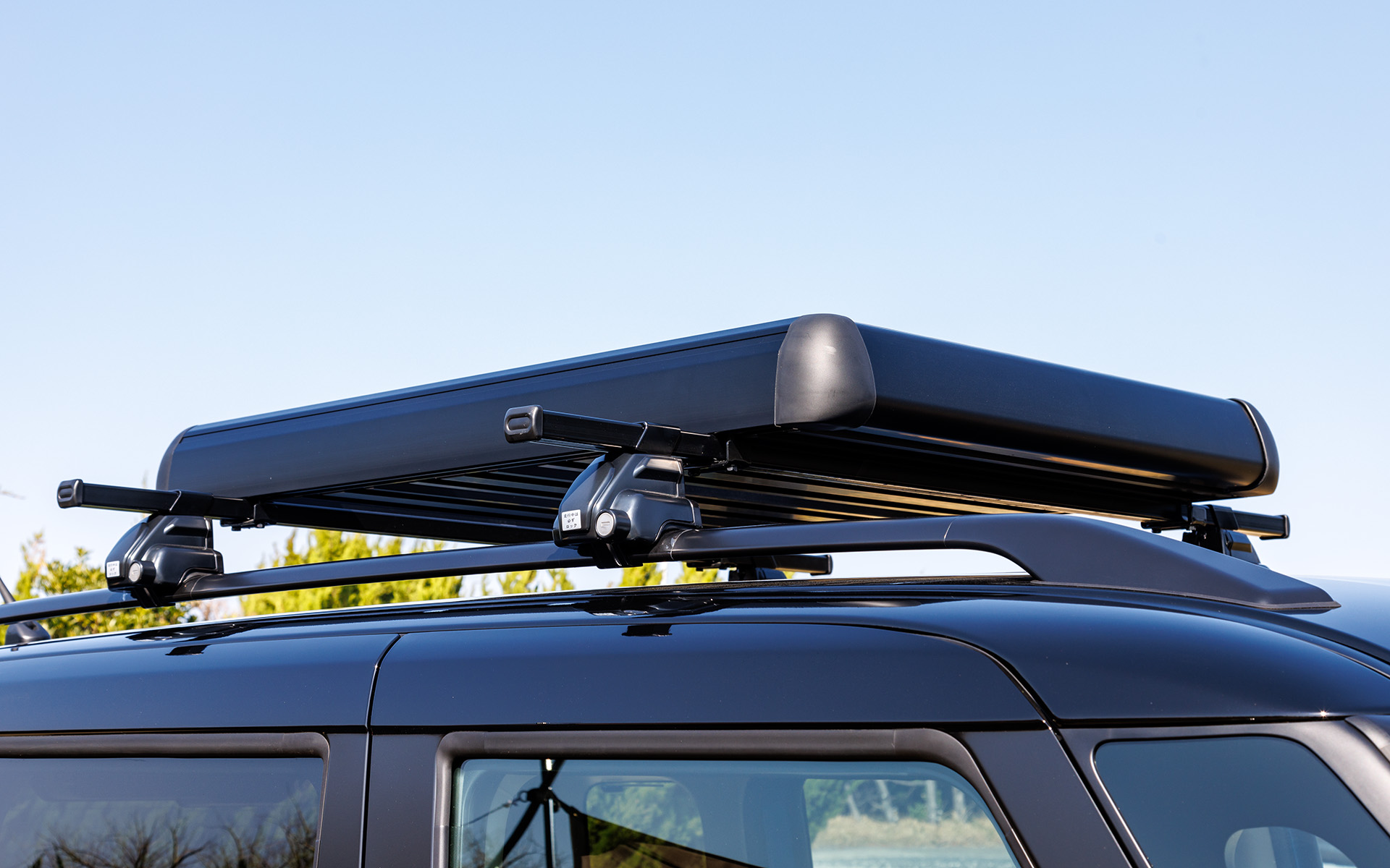 ベースキャリアとルーフラックアタッチメント。車内を広く使うためには便利なアイテム