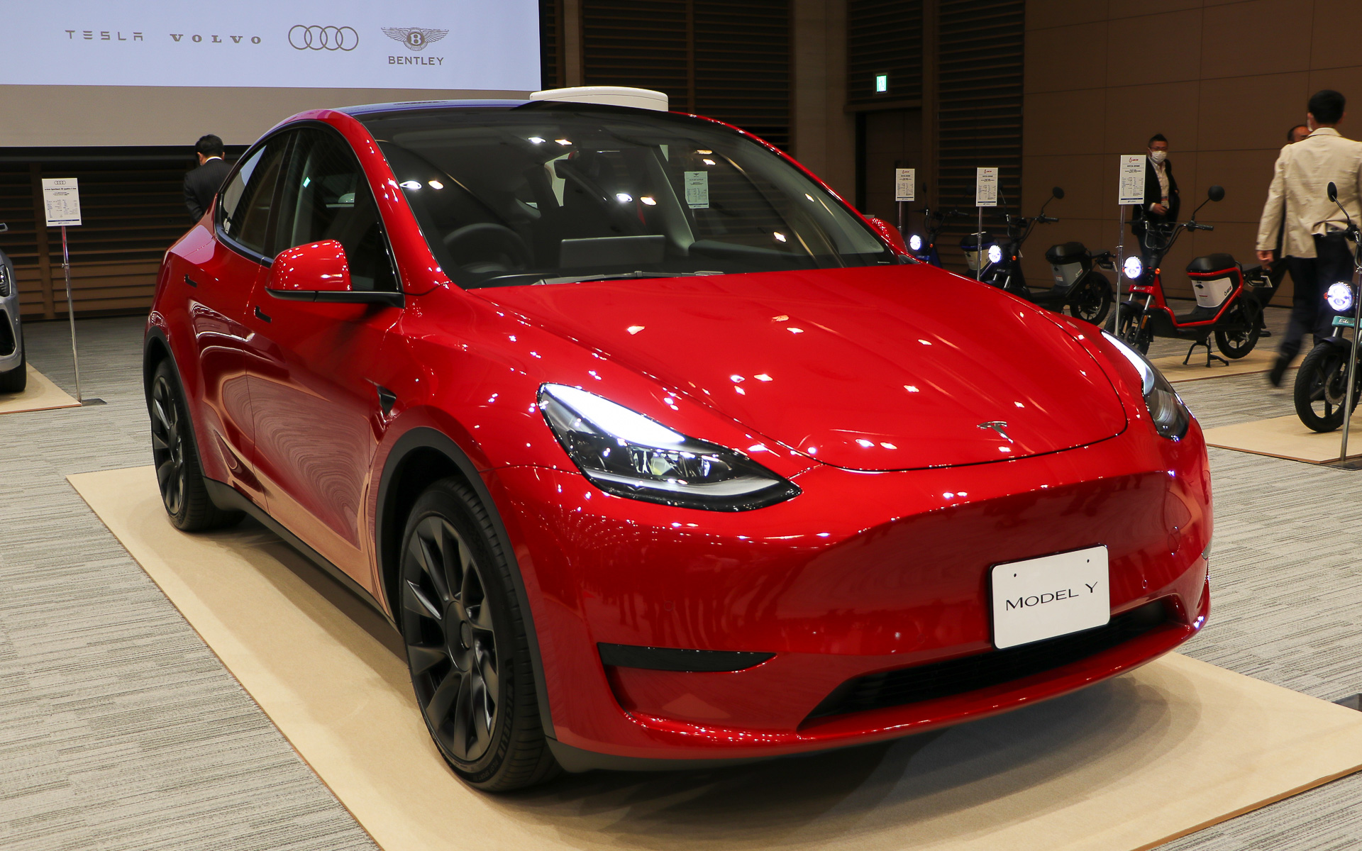 テスラのミッドサイズSUV「モデルY」