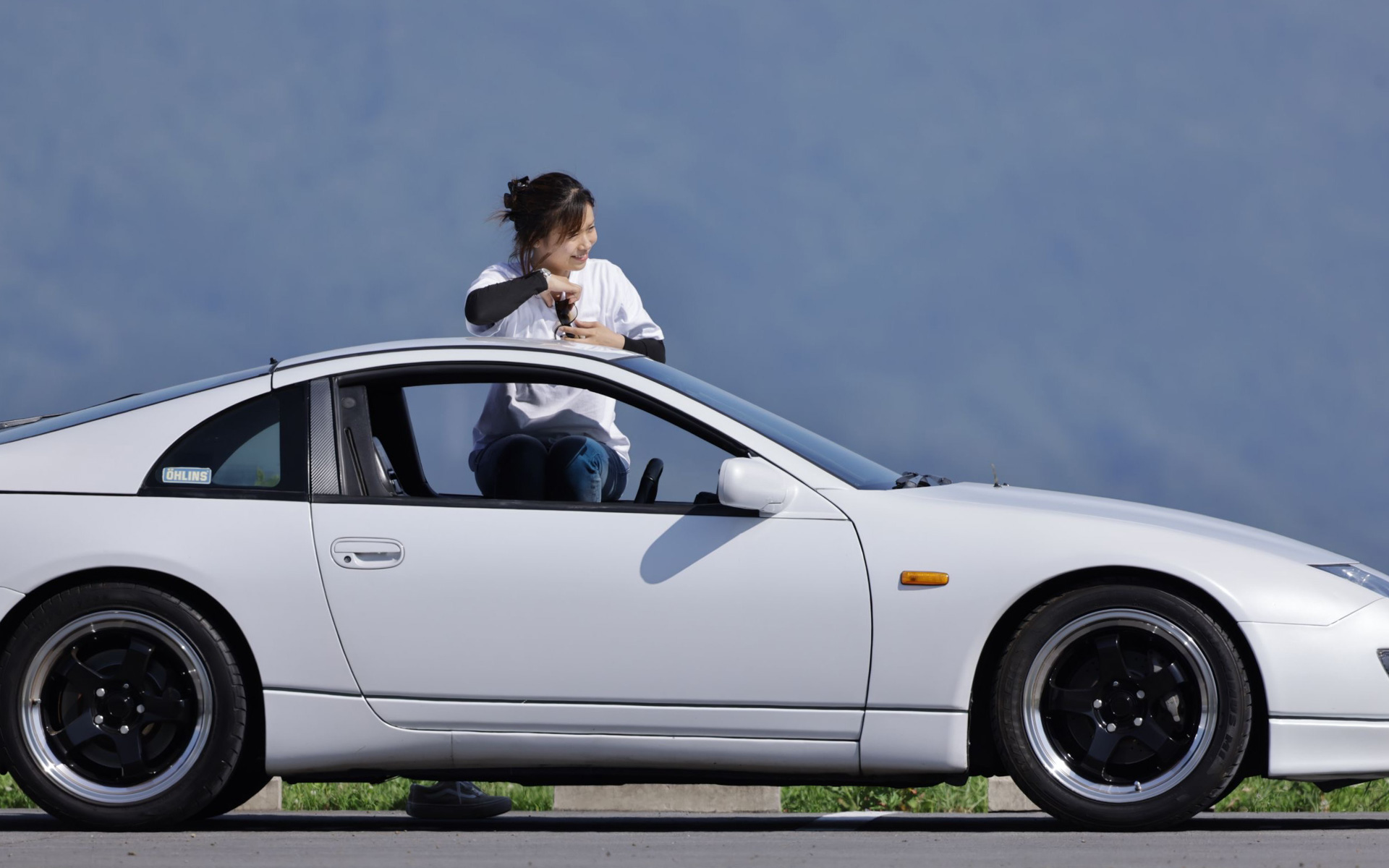 丹呉いづみさん：1995年生まれの28歳。高校生でZ32に一目ぼれし、19歳で免許取得後念願のオーナーとなる。現愛車は保有歴5年目で、現在20万km超でありながらメンテナンスと日常使いを両立させている。日産自動車 入社6年目。国家一級小型自動車整備士免許を取得後、日産自動車の開発エンジニアとして入社する