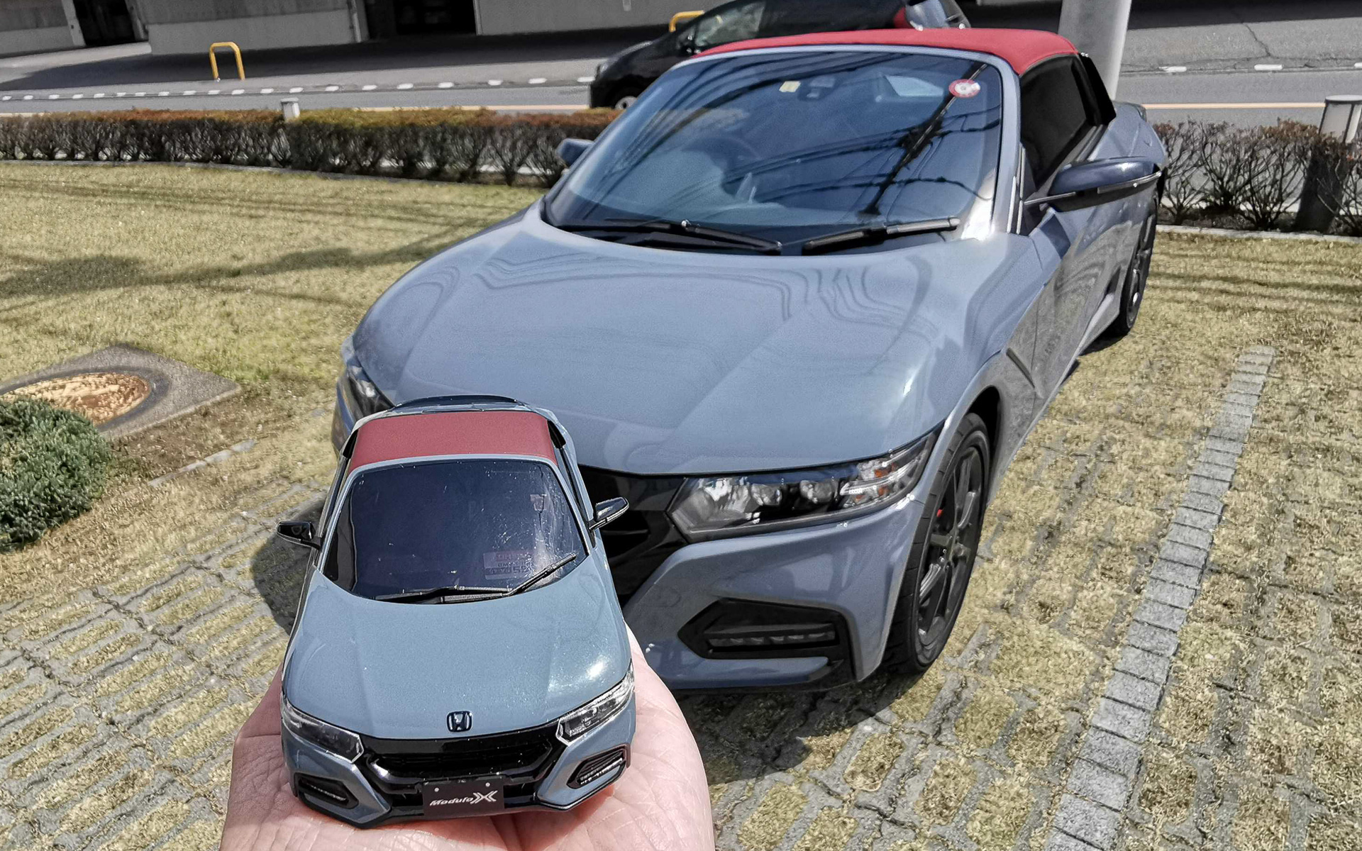 同じ光の下で並べてみると、ボディカラーまでこだわっているのがよく分かる