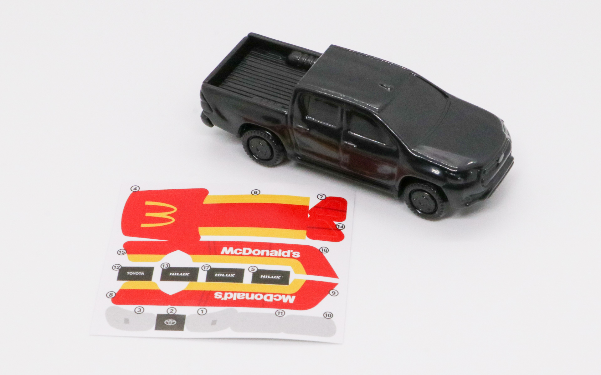 テールゲートを開閉できるほか、サスペンションを内蔵している