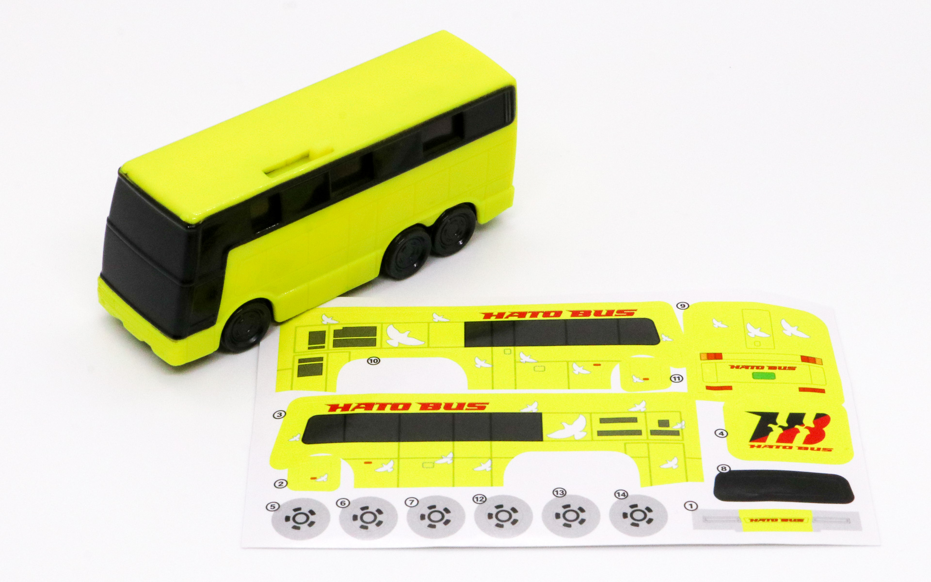 客席の窓を開閉できるギミックを搭載している