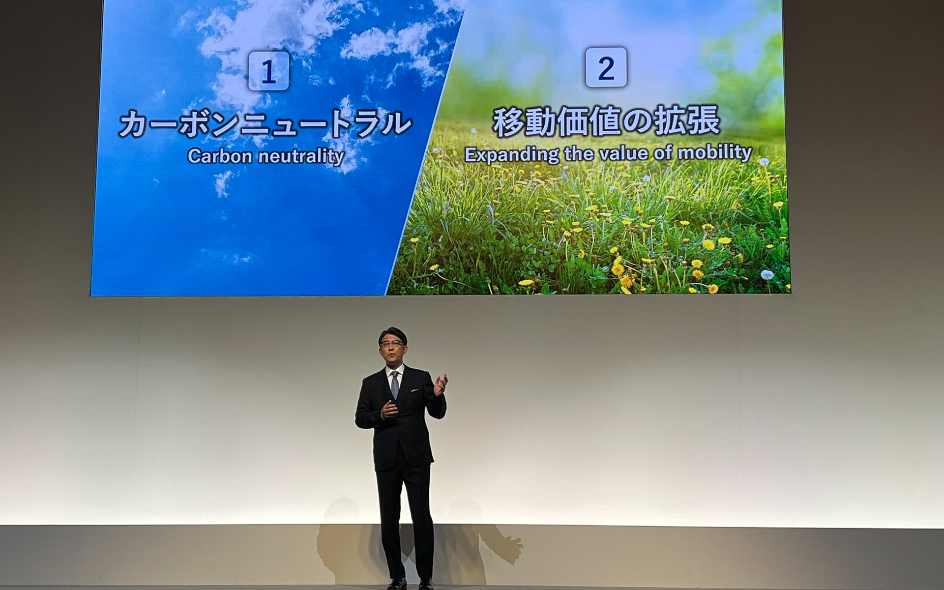 今後の2つの柱を説明する佐藤恒治社長
