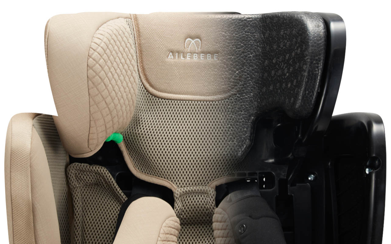 衝撃吸収力の高い発泡材をヘッドクッションに採用