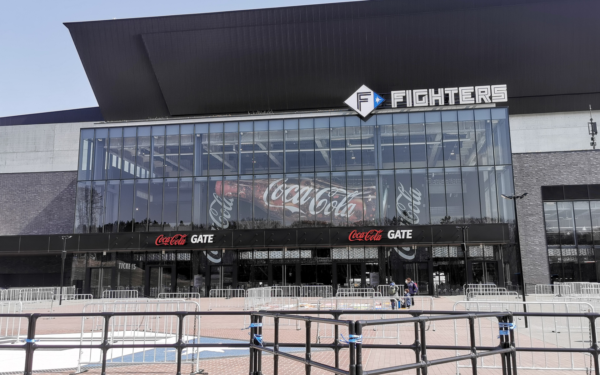 エスコンフィールドのメイン入口