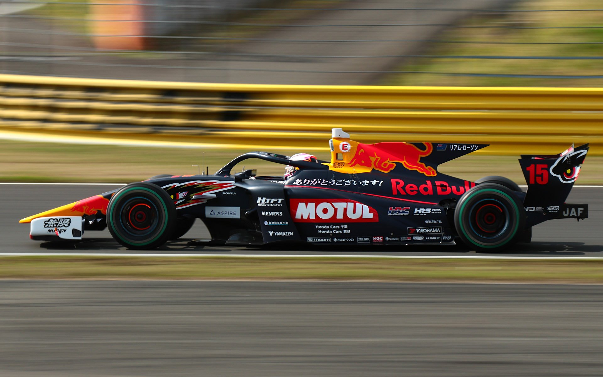 初めてのサーキットで初出場ながら初優勝したリアム・ローソン選手（15号車 Red Bull MOTUL MUGEN SF23）