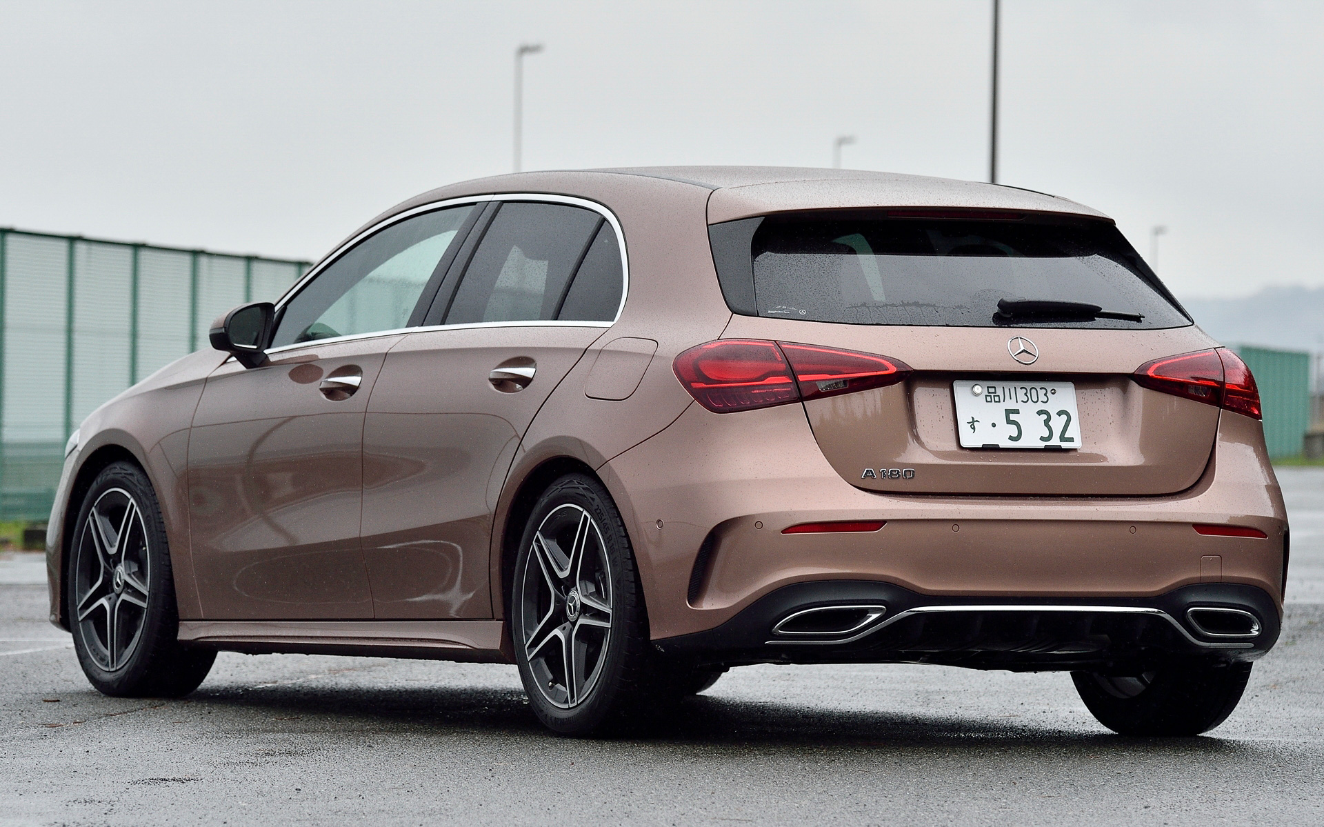 今回の試乗会では2月に発売された新型「Aクラス」に試乗。写真はガソリンモデルの「A 180」（498万円）で、ボディサイズは4440×1800×1420mm（全長×全幅×全高、AMGラインパッケージ装着車）、ホイールベースは2730mm