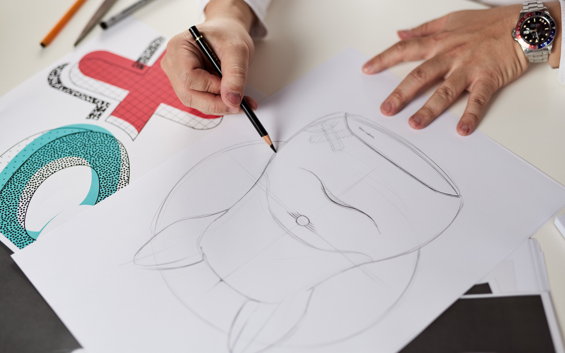 上海国際モーターショーではオブジェになって来場者を迎えるという