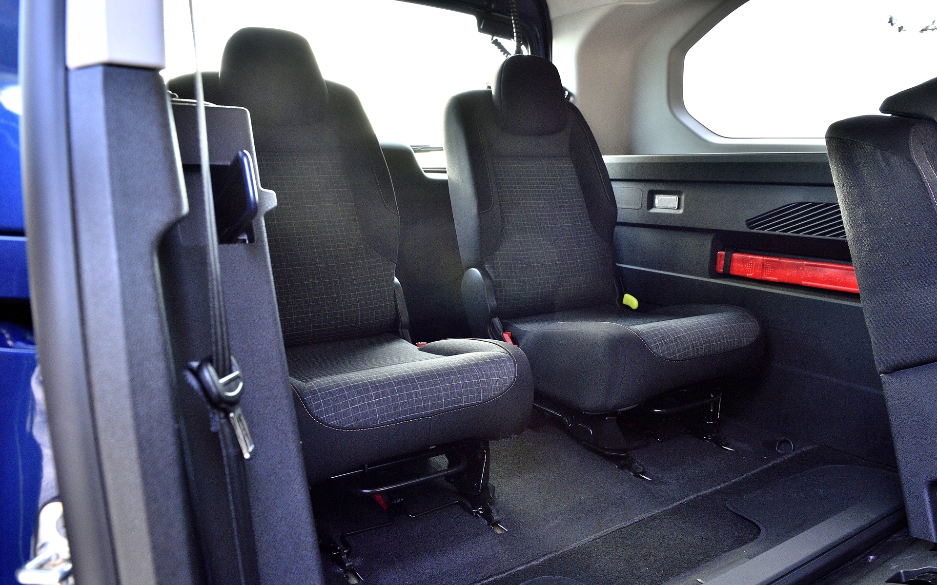 脱着できる3列目シート