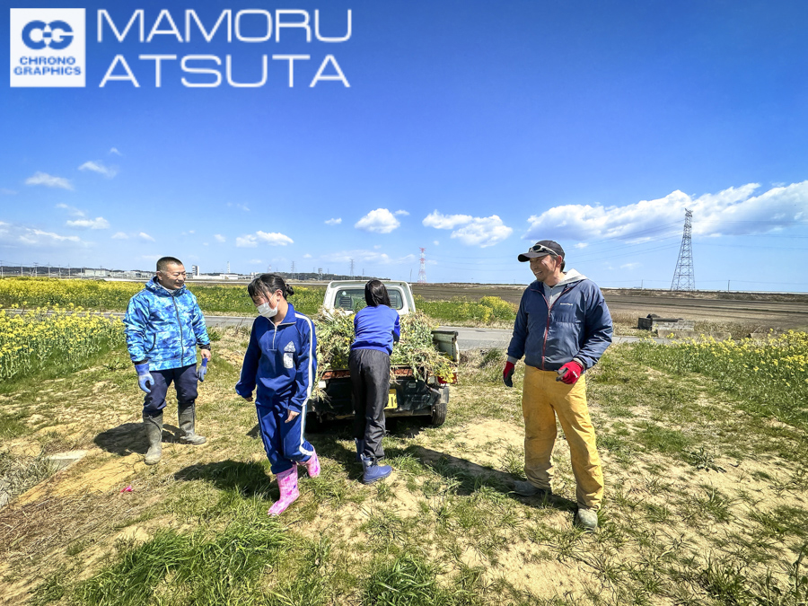 一番右側、笑顔で立っているのが上野敬幸さん