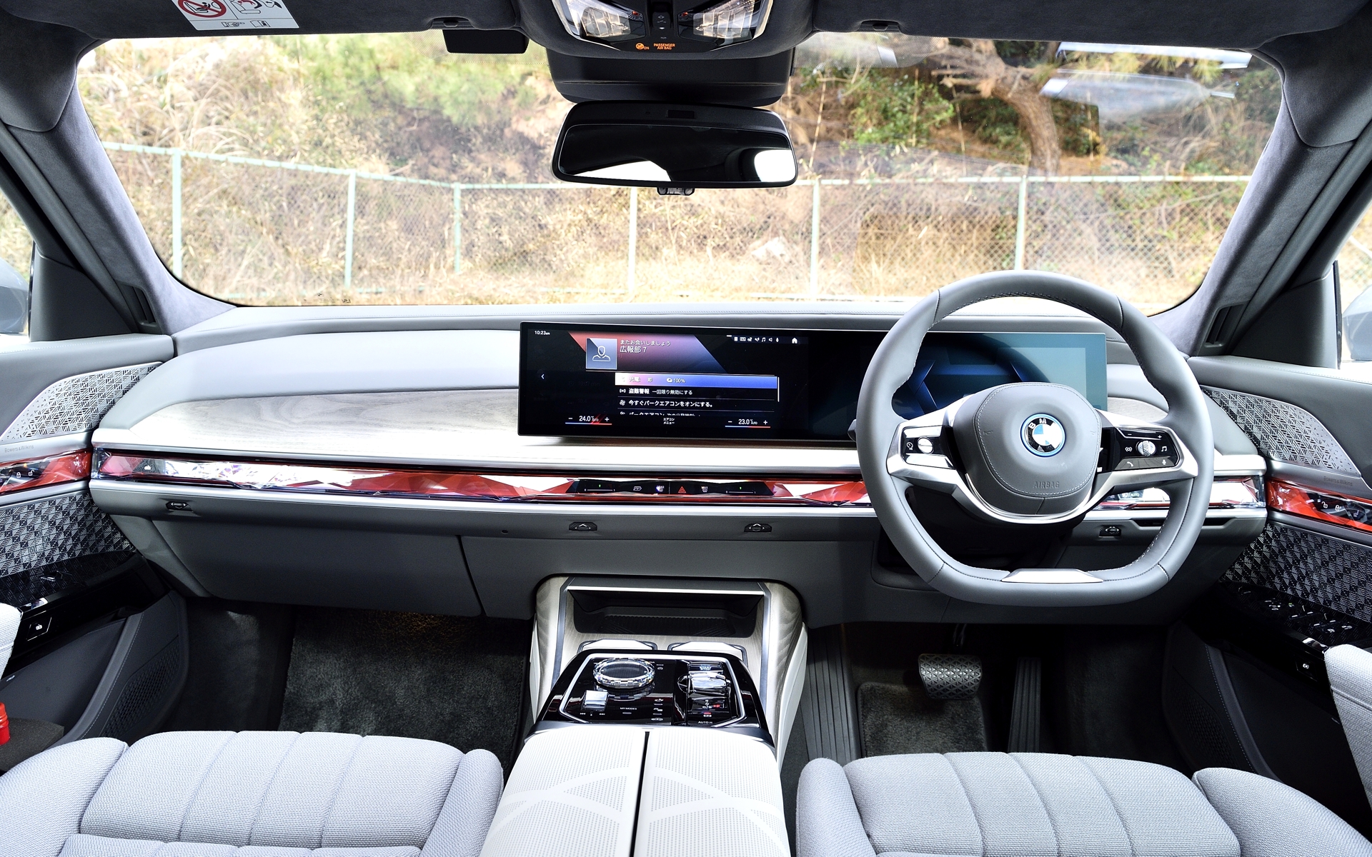 内装はIndividualオプションの「フルレザーメリノ/カシミヤウールコンビネーション」（132万1000円）