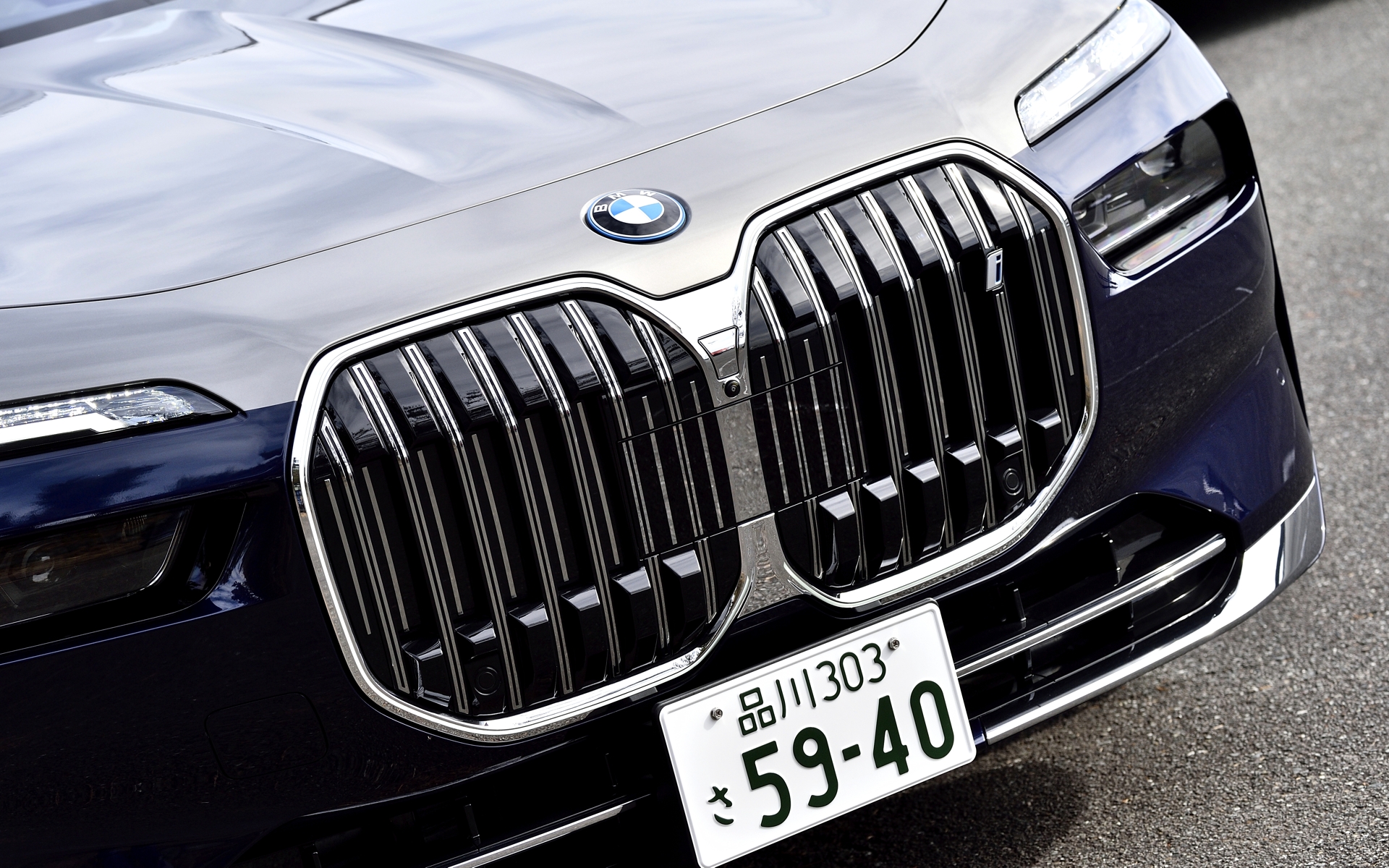 照明入りのキドニーグリル「アイコニックグロー」