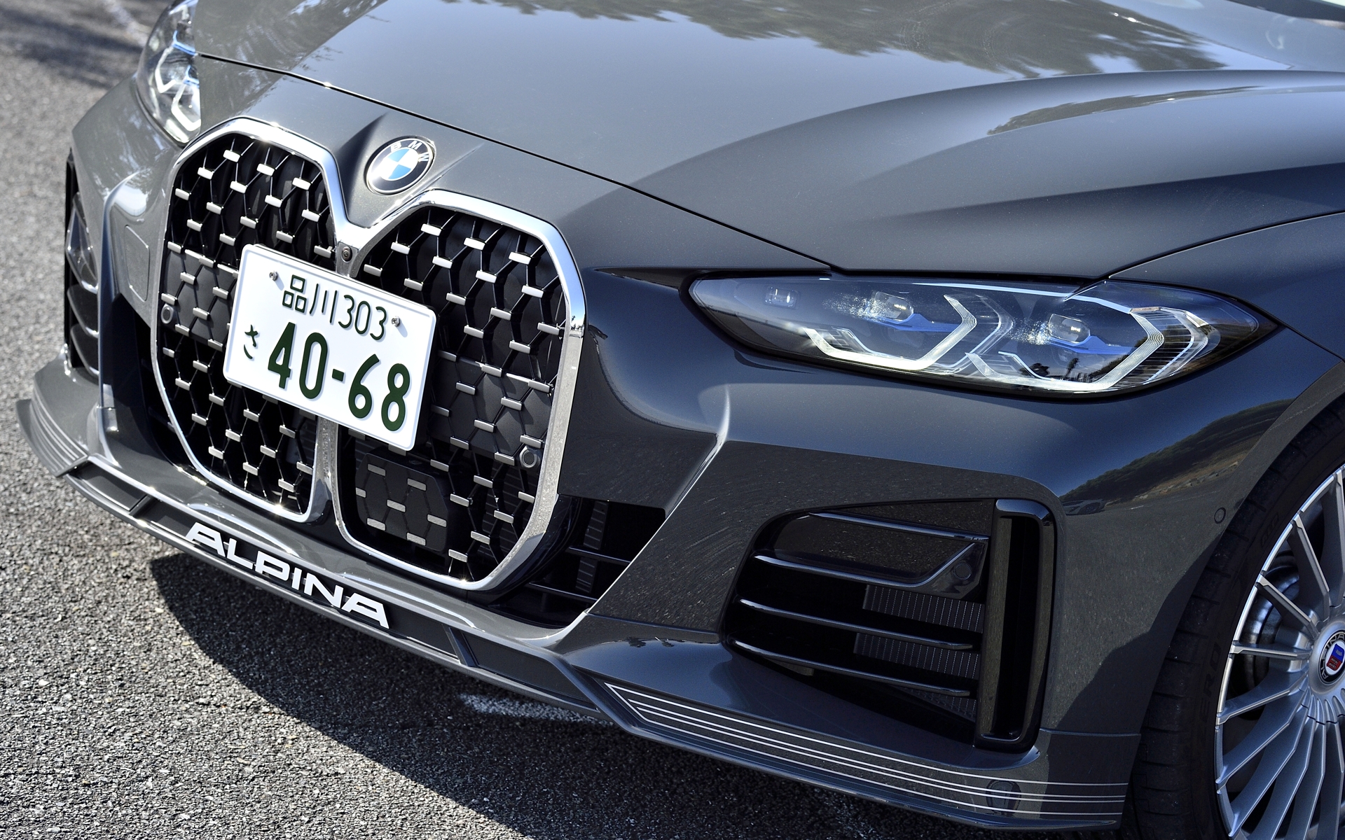 派手過ぎずでもしっかりとALPINAの存在感を主張するフロントリップスポイラー