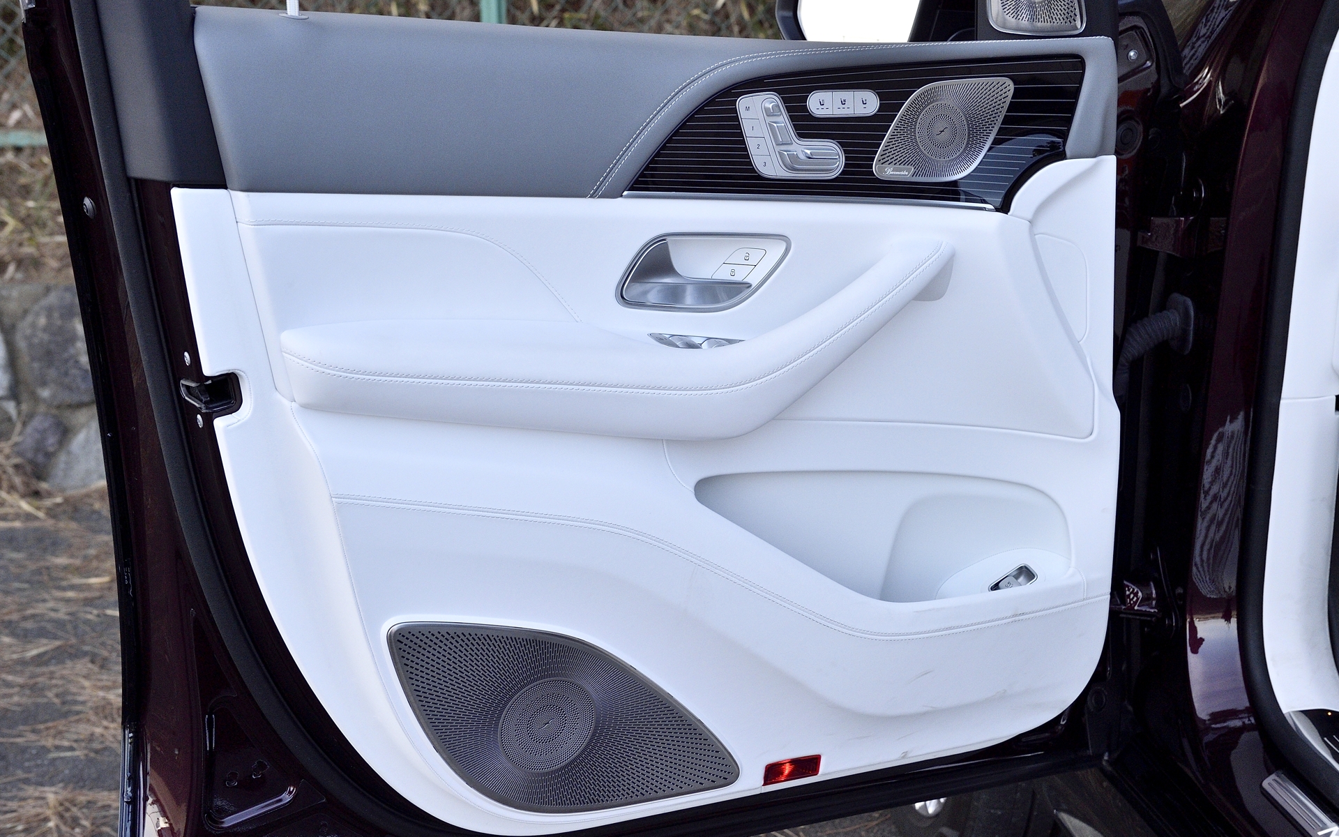 Burmesterハイエンド3Dサラウンドサウンドシステムを標準装備