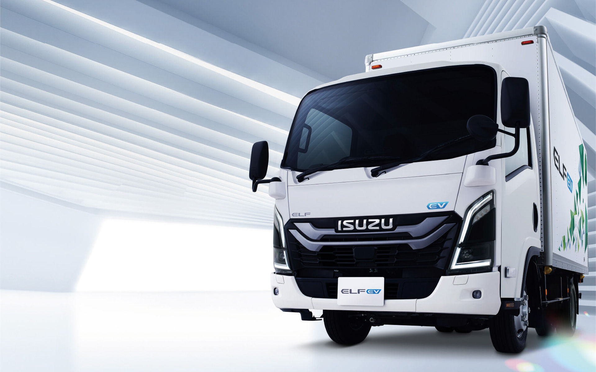 いすゞの新型「エルフEV」