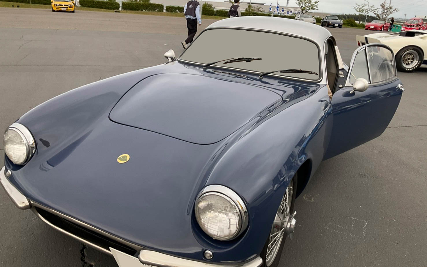 「ロータス エリート」（クラシックカー）。オールFRP製のモノコックボディを持つロータス初のGTカーとして、1957年にロンドンショーでデビューしたクラシックカー