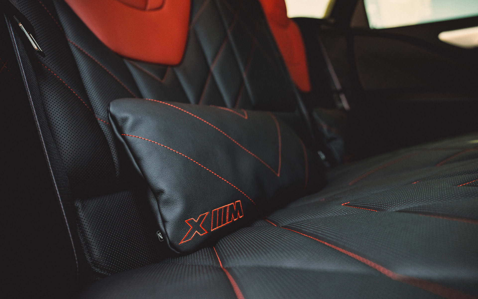 後席にはメリノ・レザーのクッションが付いてくる