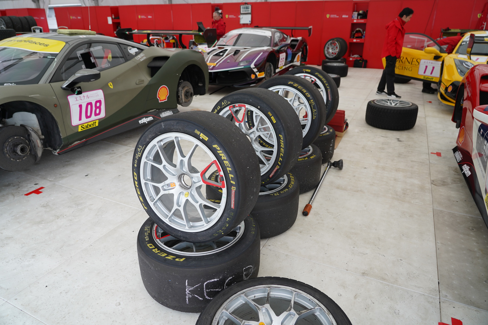 タイヤはピレリが供給