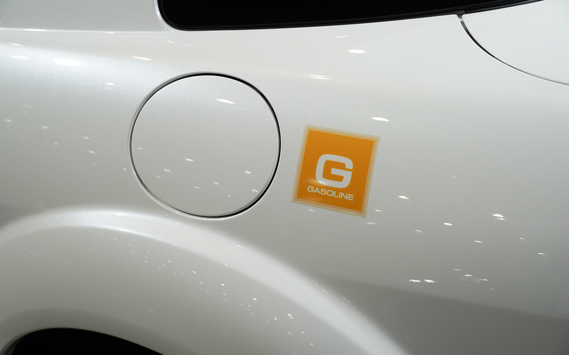 ボディ左側にはガソリン用フューエルリッド