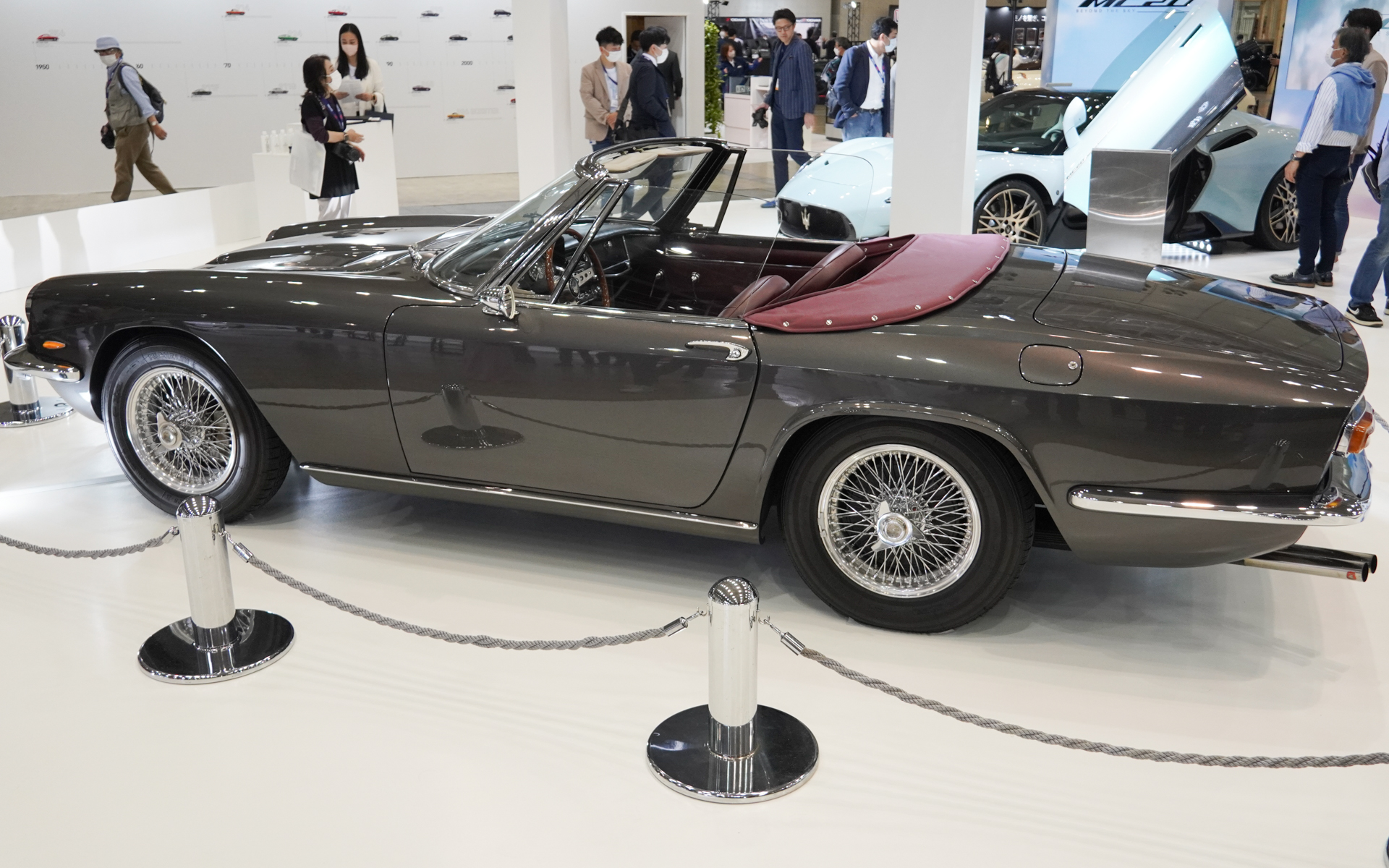 特別にオーナーから借りてきたというマセラティ ミストラル スパイダー