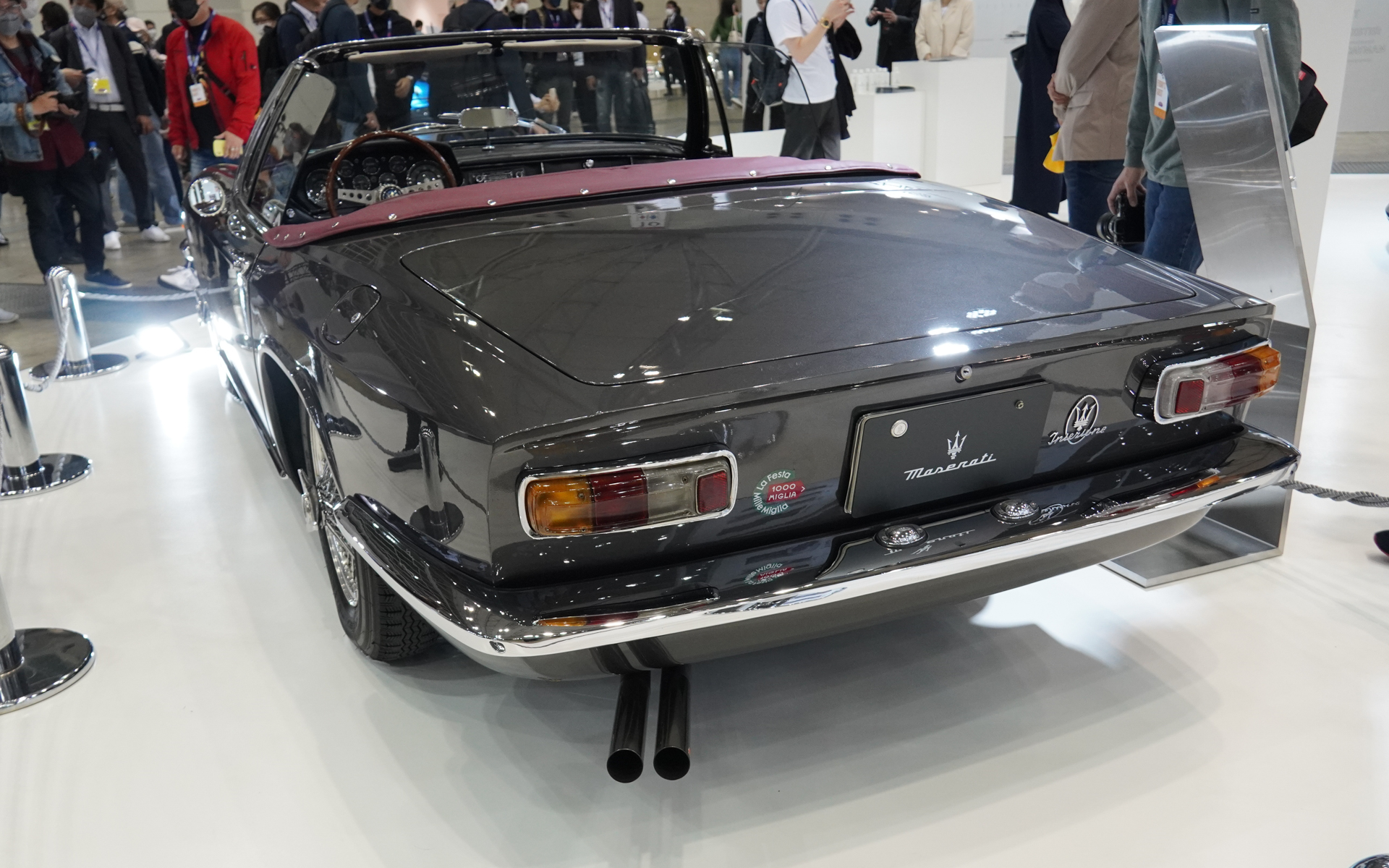 特別にオーナーから借りてきたというマセラティ ミストラル スパイダー