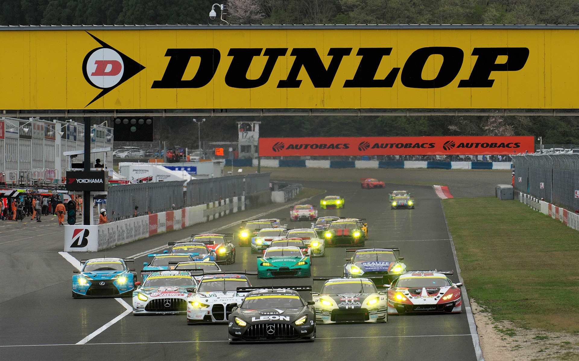 GT300クラスのスタートシーン