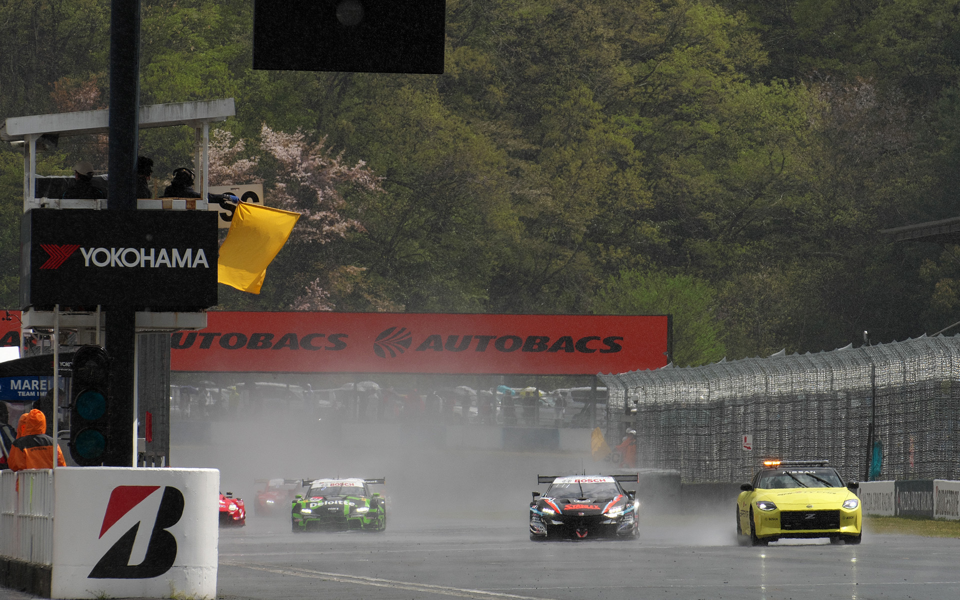 開幕戦はSC（セーフティカー）による先導走行の長いレースとなってしまった