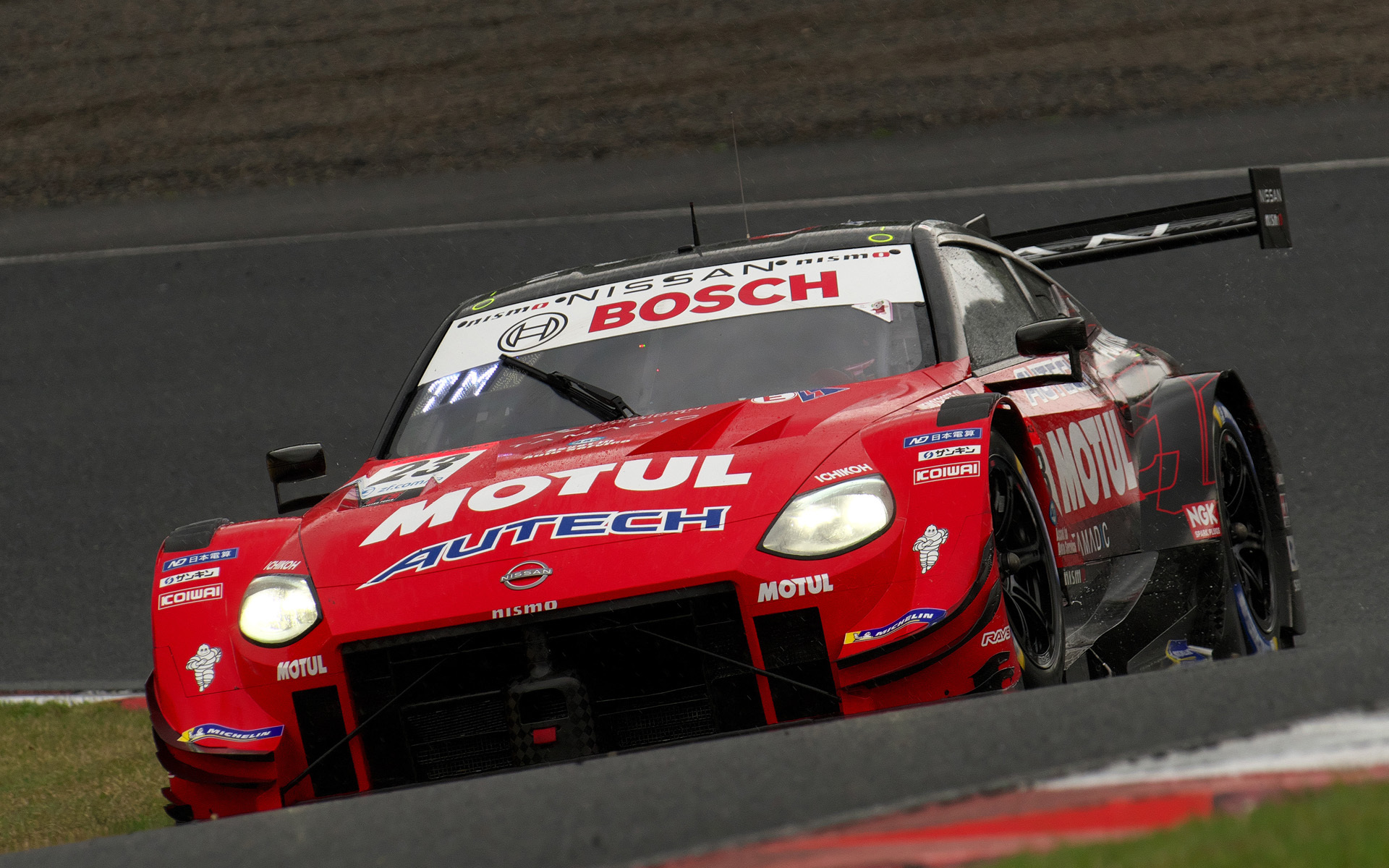 GT500クラスを制した23号車 MOTUL AUTECH Z（松田次生/ロニー・クインタレッリ組、MI）