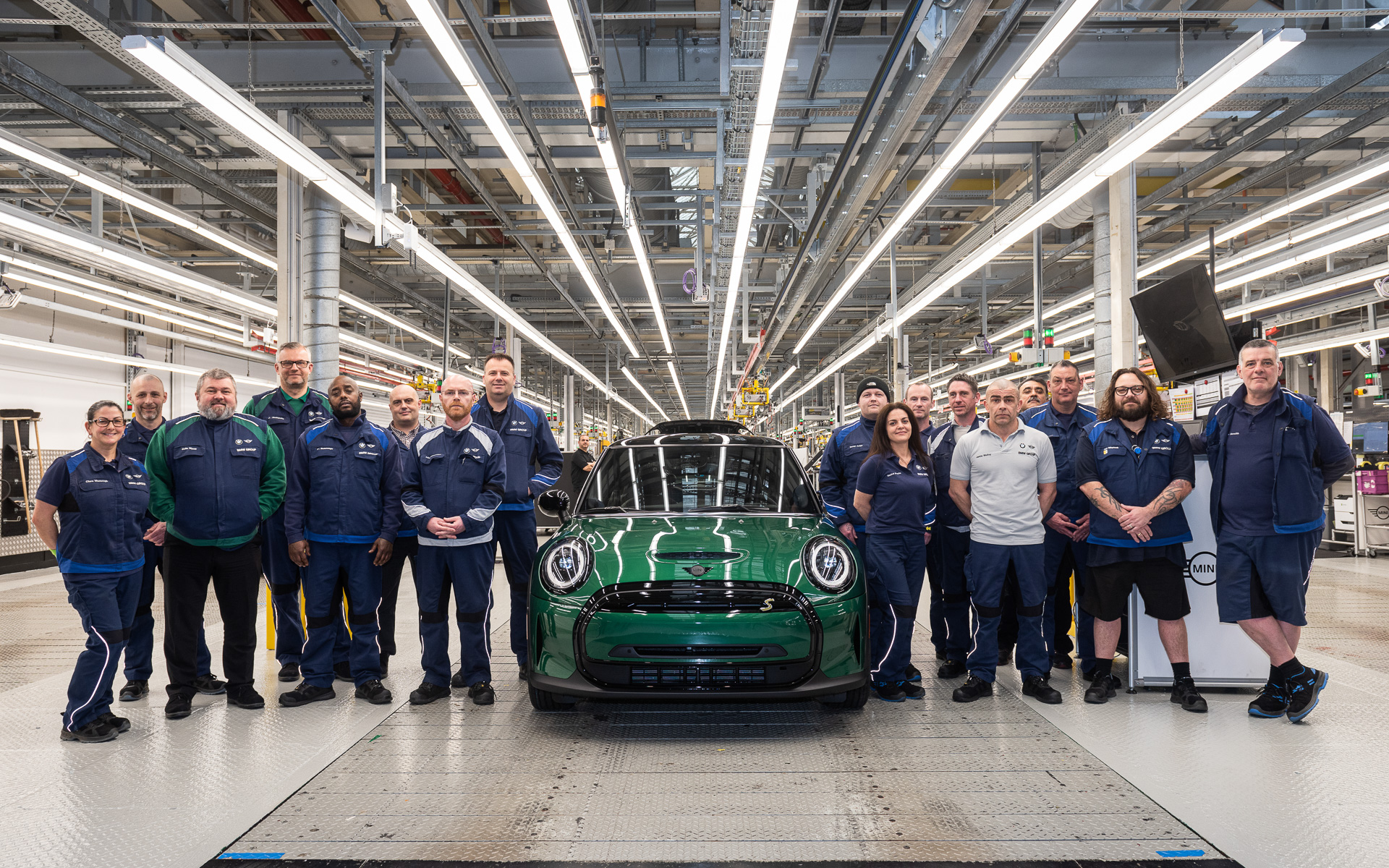 MINIの現行3ドアモデルが累計生産台数100万台を達成した