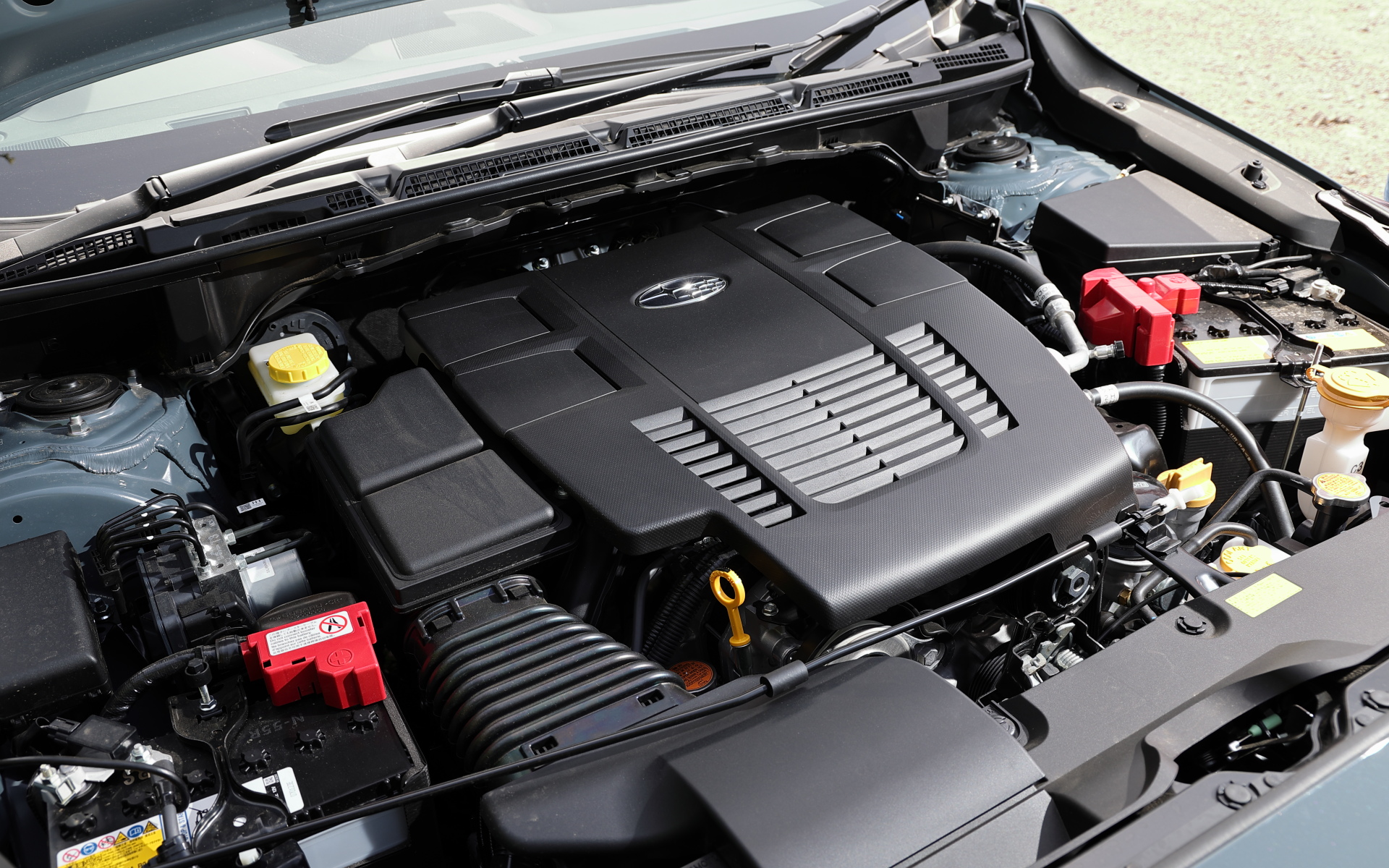 水平対向4気筒DOHC 2.0リッター直噴「FB20」エンジンは最高出力107kW（145PS）/6000rpm、最大トルク188Nm（19.2kgfm）/4000rpmを発生。e-BOXER用に搭載するMA1モーターは最高出力10kW（13.6PS）、最大トルク65Nm（6.6kgfm）を発生する。組み合わせるトランスミッションはリニアトロニックCVT