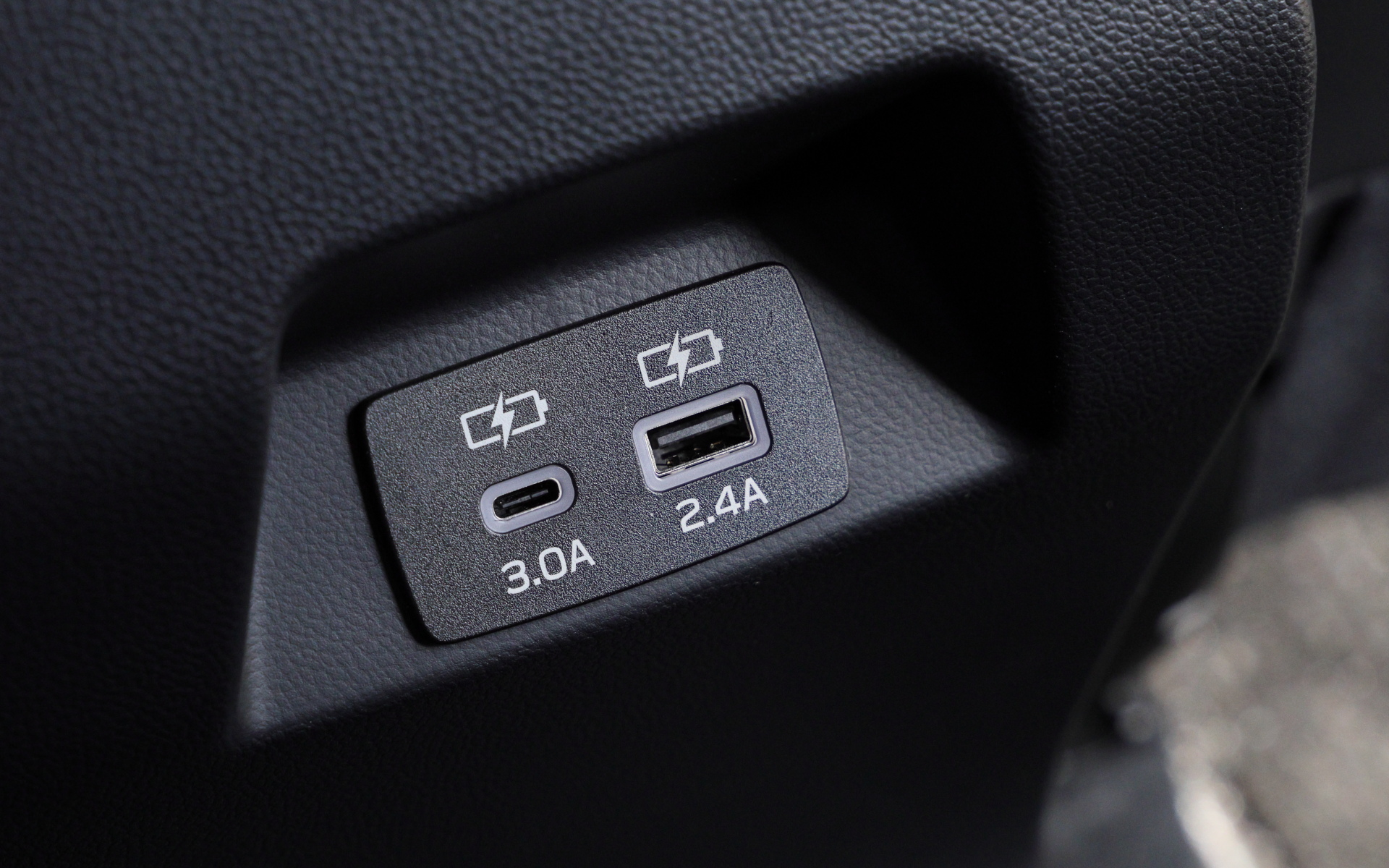 後席用のUSB電源（Type-A、Type-C）も装備