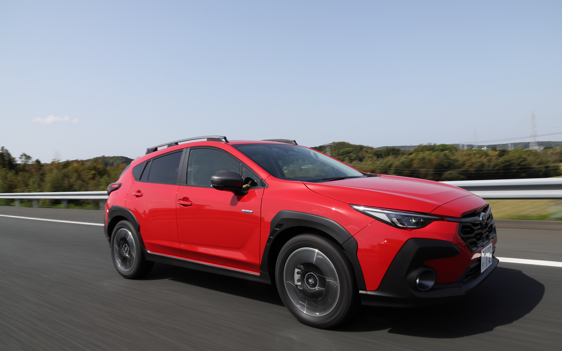 クロストレックの2WD（FF）モデル。ボディカラーはピュアレッド