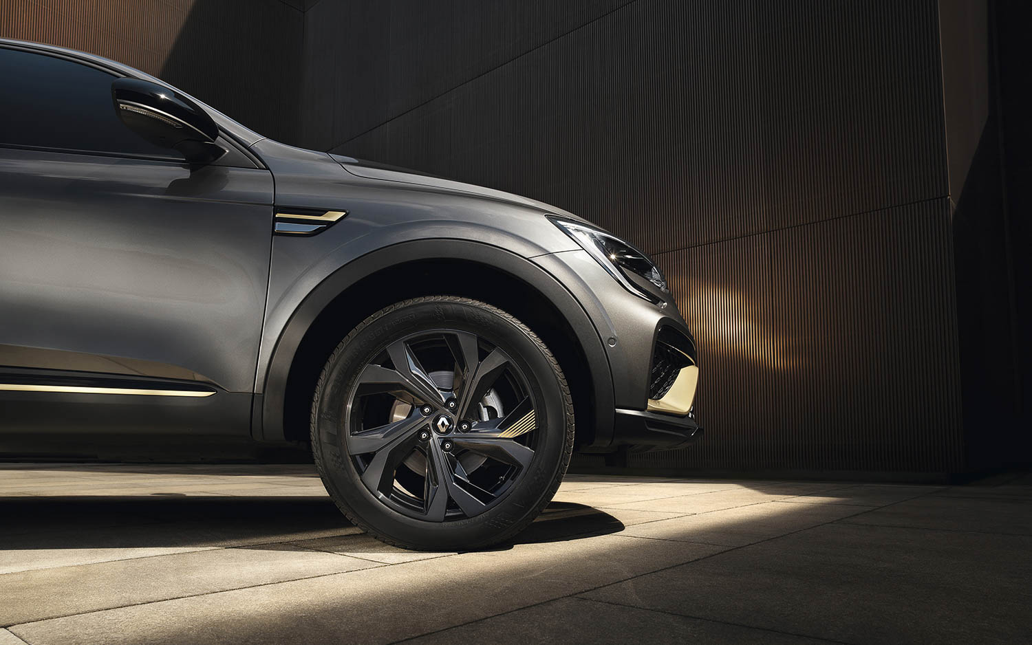 アルカナ E-TECH エンジニアードの外観